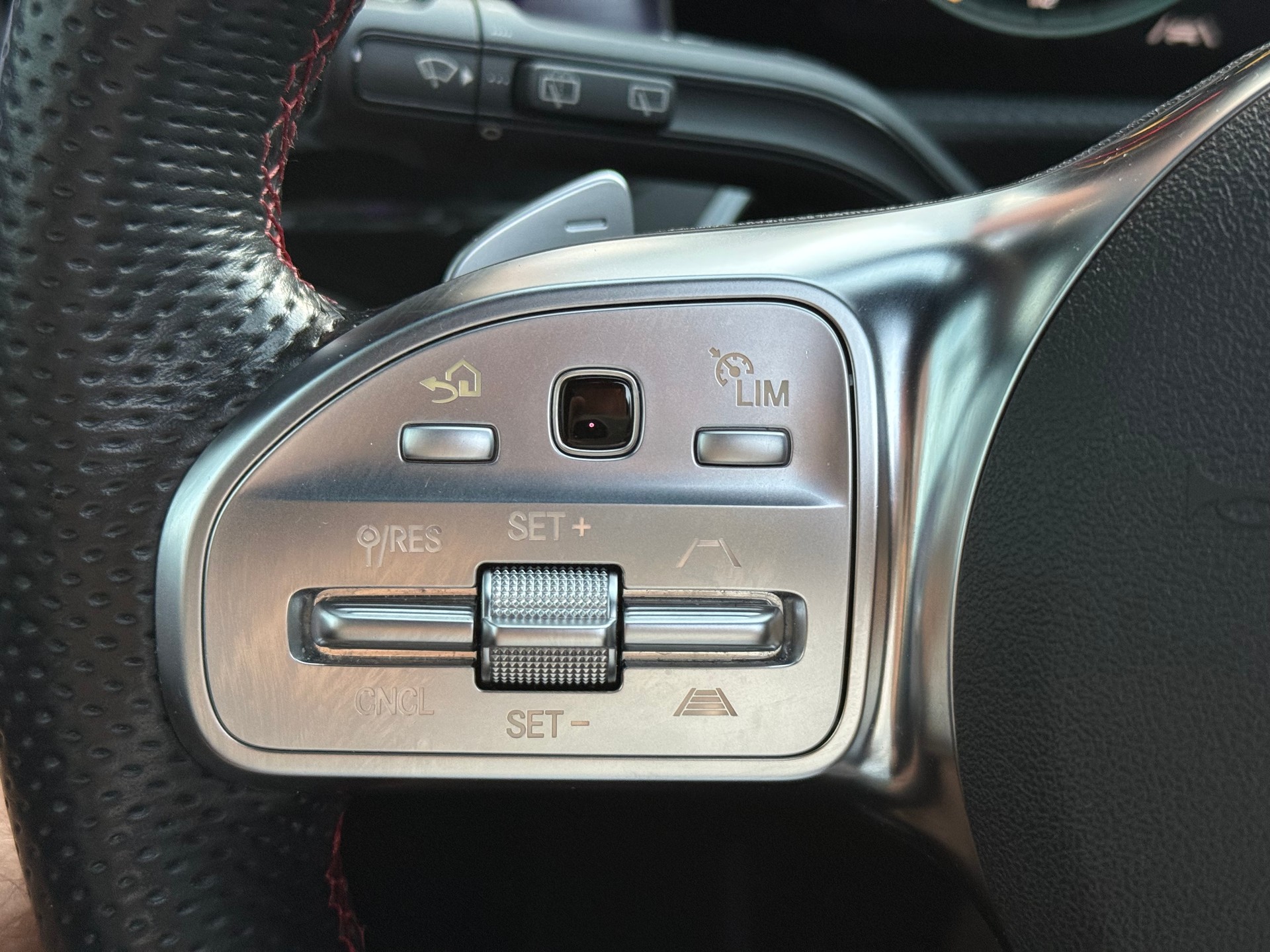 MERCEDES-BENZ A 200 AMG Line 7G-DCT-image-22