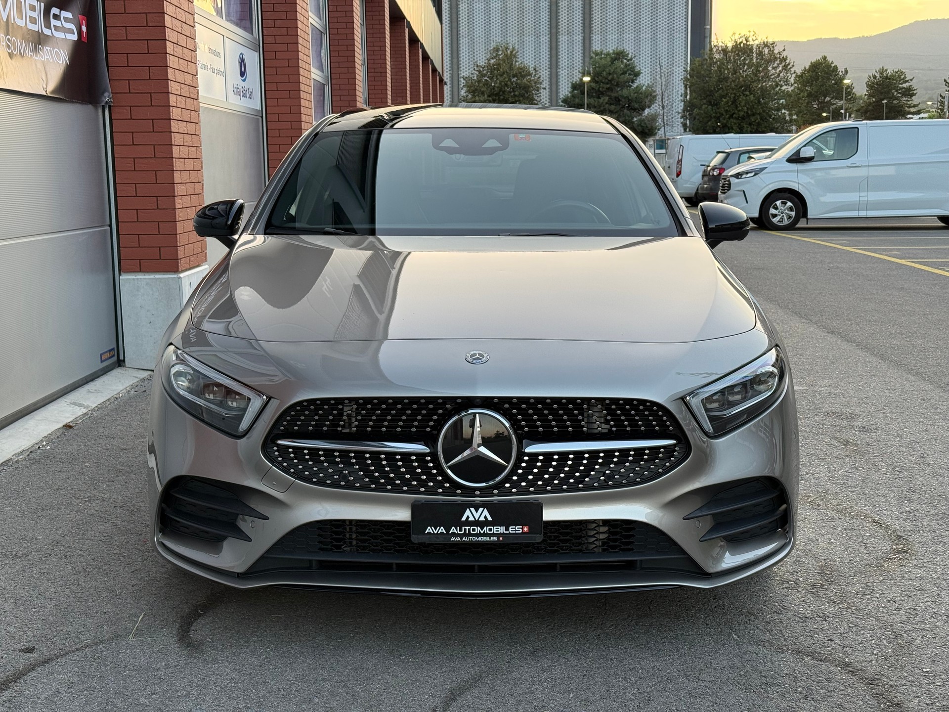 MERCEDES-BENZ A 200 AMG Line 7G-DCT-showroom-element-1