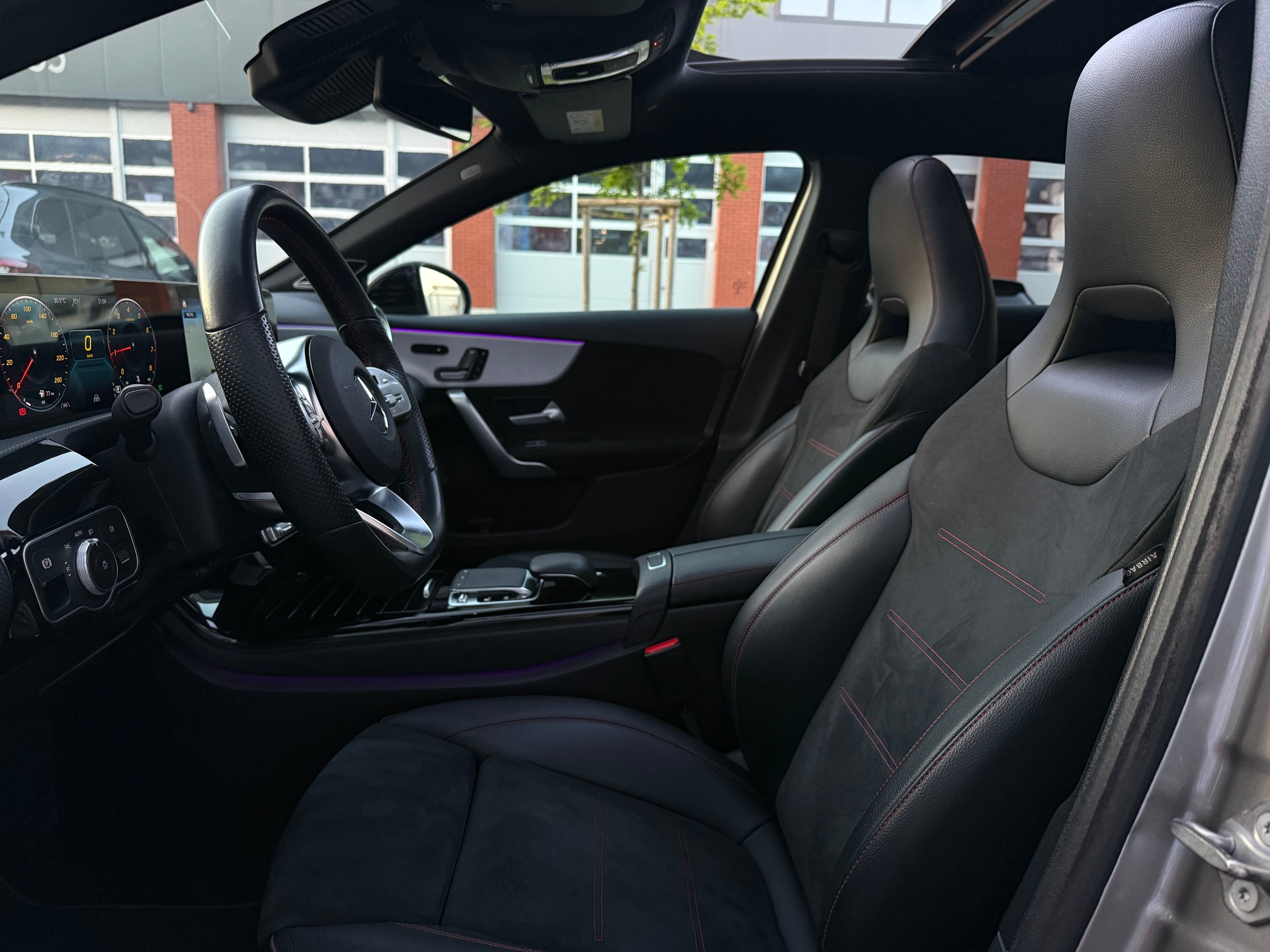 MERCEDES-BENZ A 200 AMG Line 7G-DCT-image-14