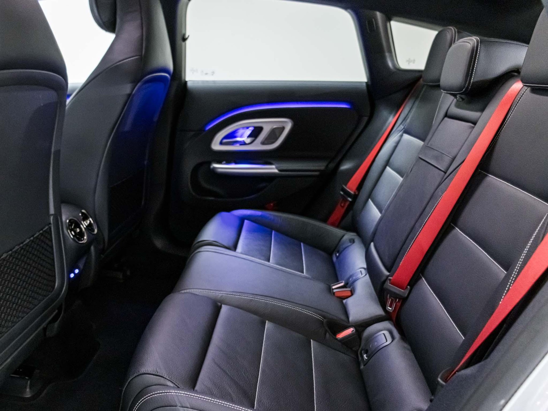 MERCEDES-BENZ CLA 350 4MATIC EQ SB-image-7