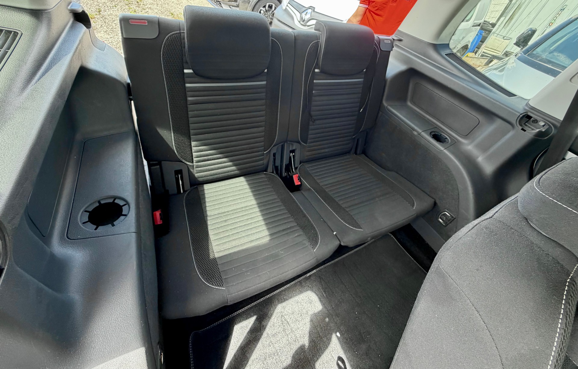 VW Touran 2.0 TDI R-Line DSG 7 Plätze-image-13