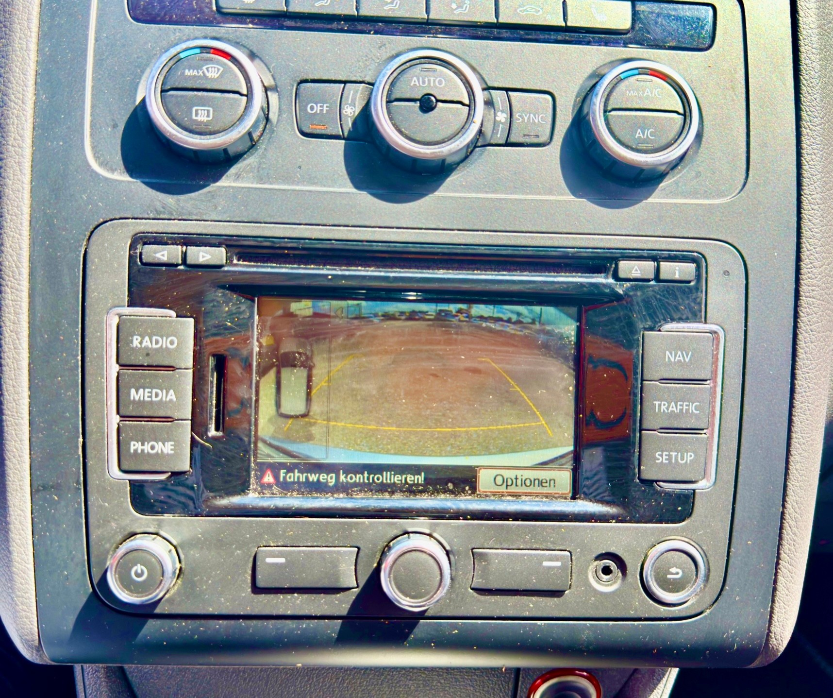 VW Touran 2.0 TDI R-Line DSG 7 Plätze-image-18