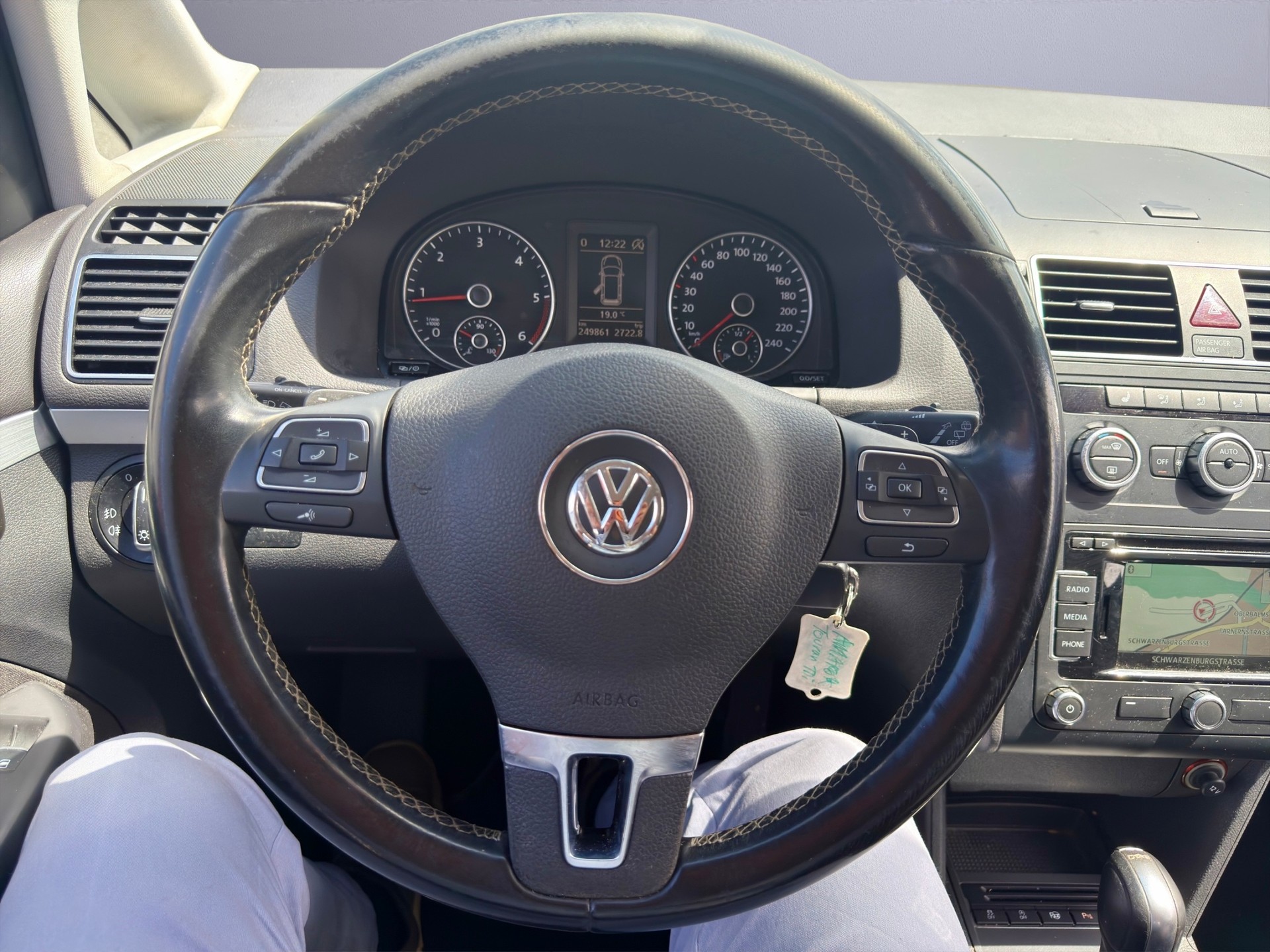 VW Touran 2.0 TDI R-Line DSG 7 Plätze-image-16