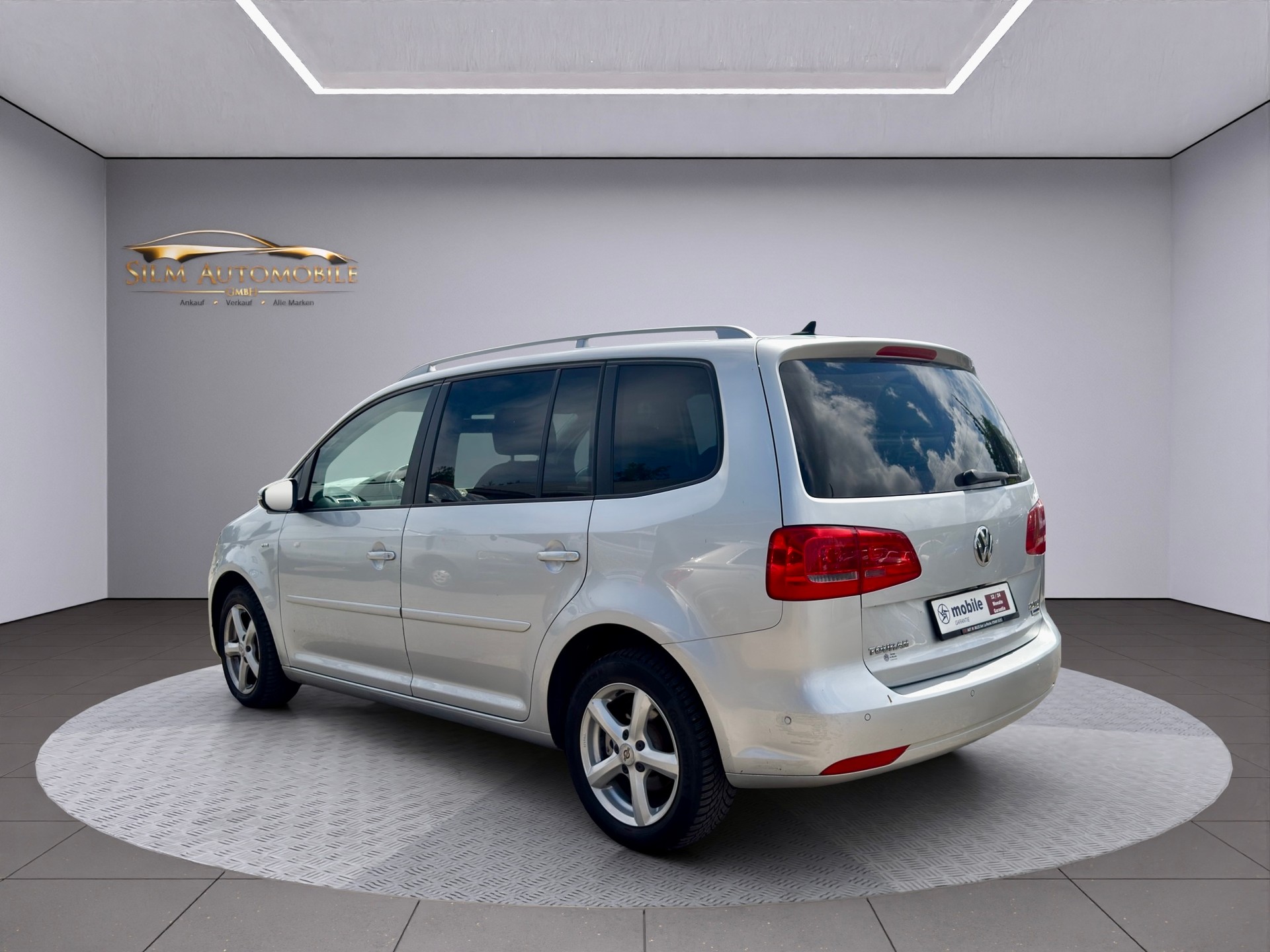 VW Touran 2.0 TDI R-Line DSG 7 Plätze-showroom-element-3