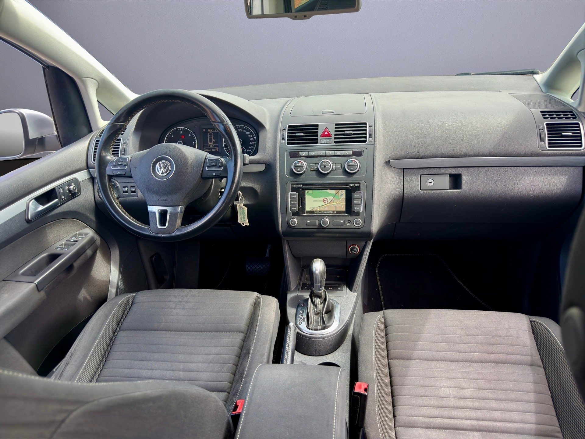 VW Touran 2.0 TDI R-Line DSG 7 Plätze-image-14