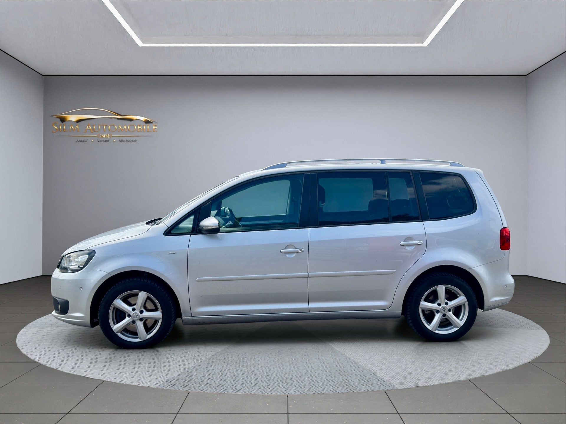 VW Touran 2.0 TDI R-Line DSG 7 Plätze-image-6