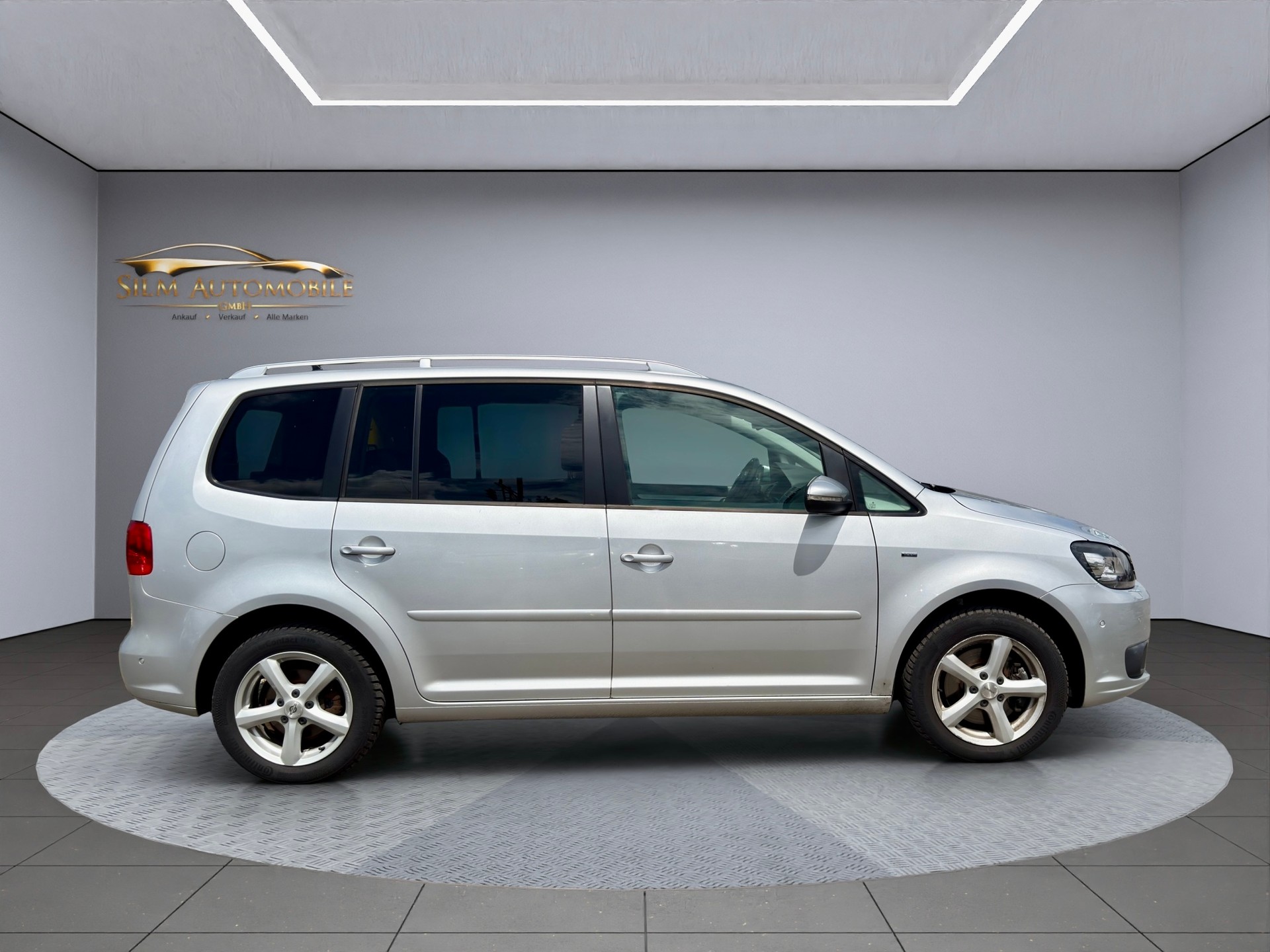 VW Touran 2.0 TDI R-Line DSG 7 Plätze-image-5