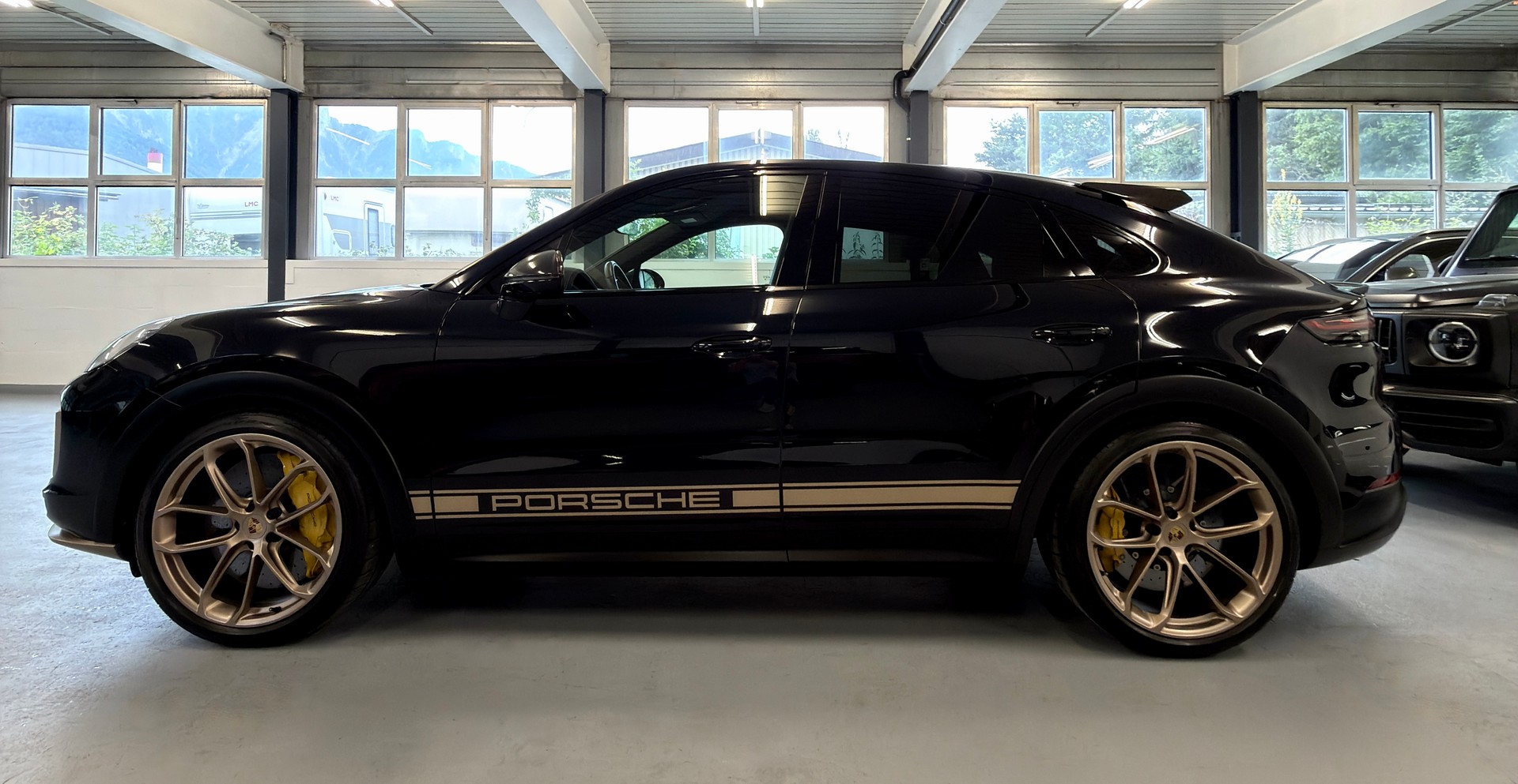 PORSCHE Cayenne Turbo GT-showroom-element-2