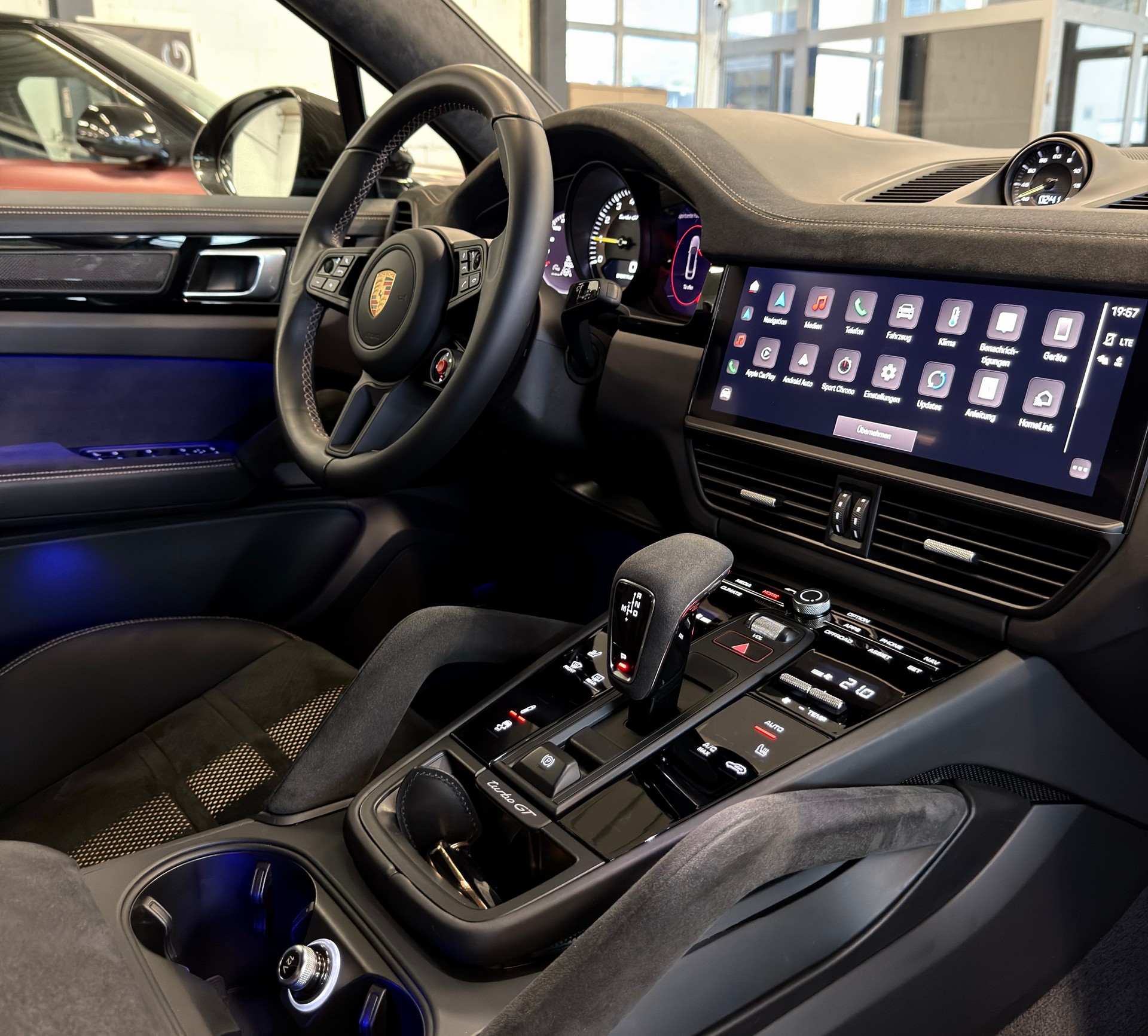 PORSCHE Cayenne Turbo GT-image-12