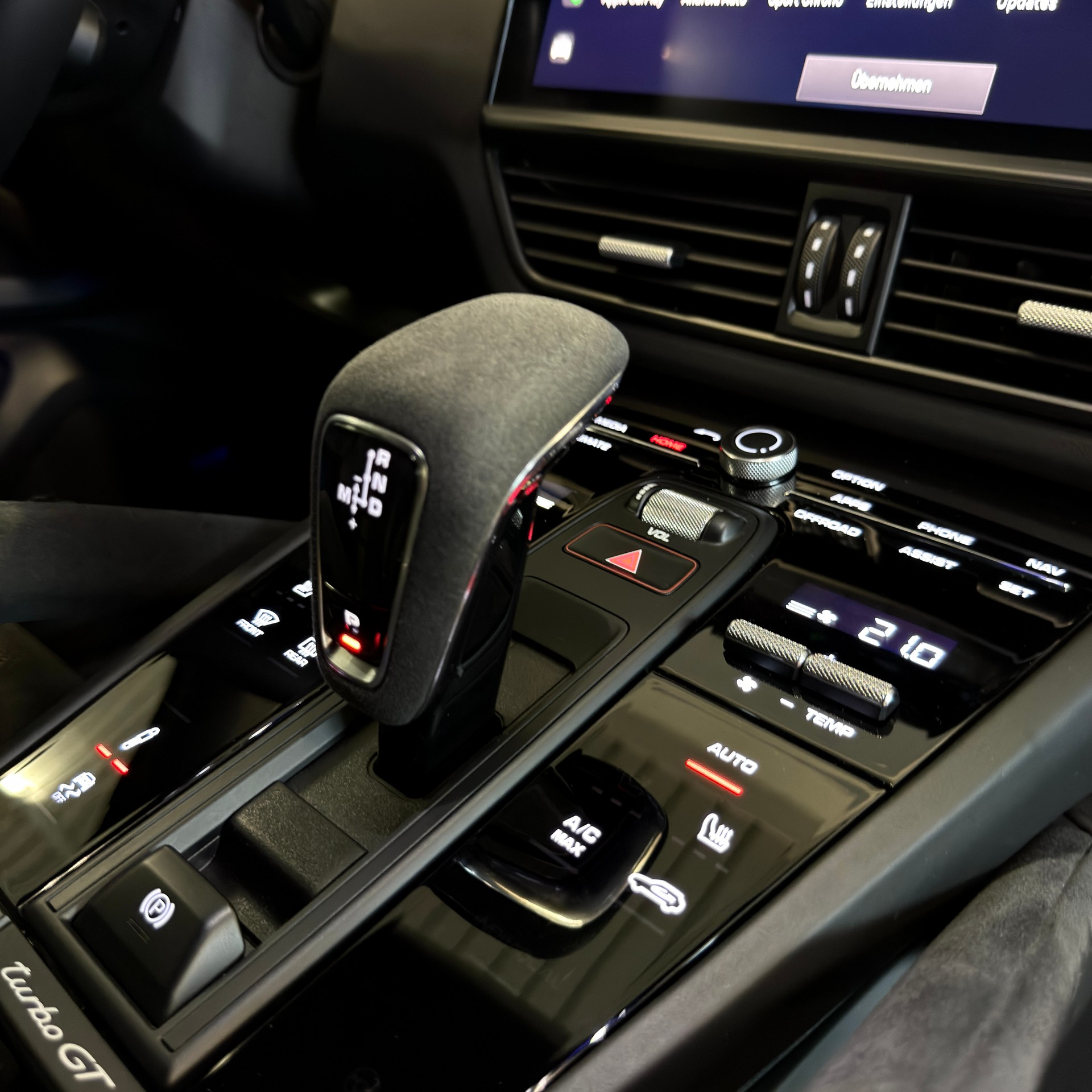 PORSCHE Cayenne Turbo GT-image-13