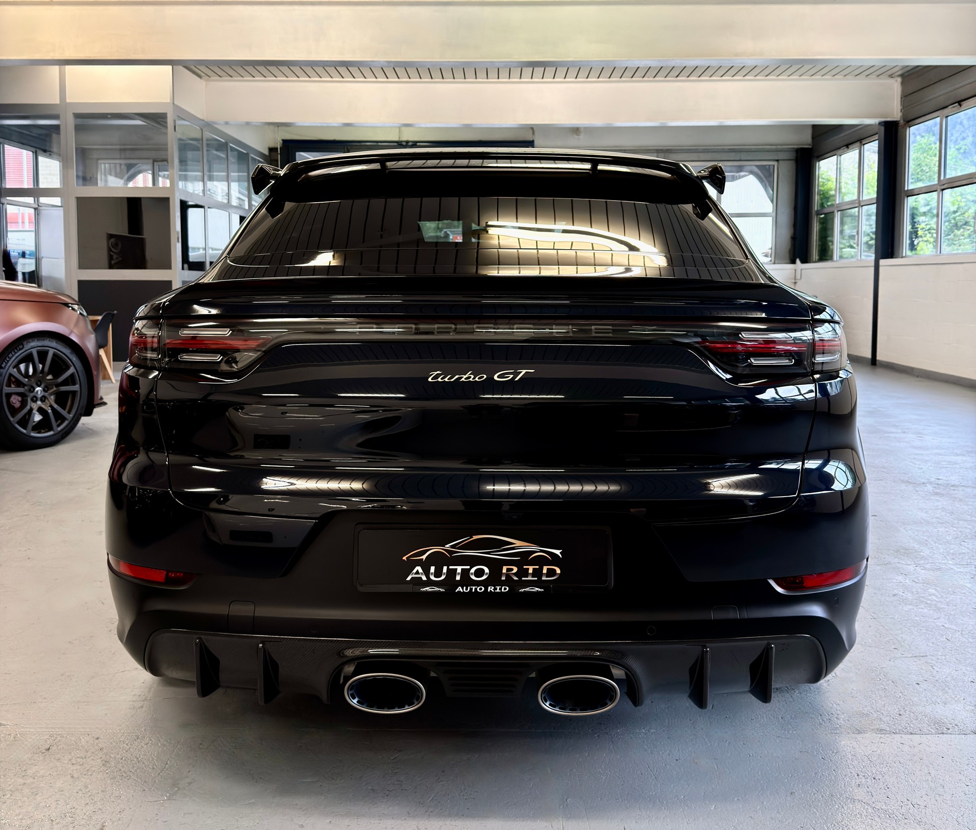 PORSCHE Cayenne Turbo GT-showroom-element-3