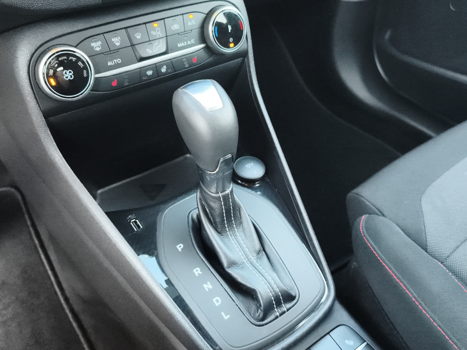FORD Fiesta 1.0 EcoB Hybrid ST-Line-image-11