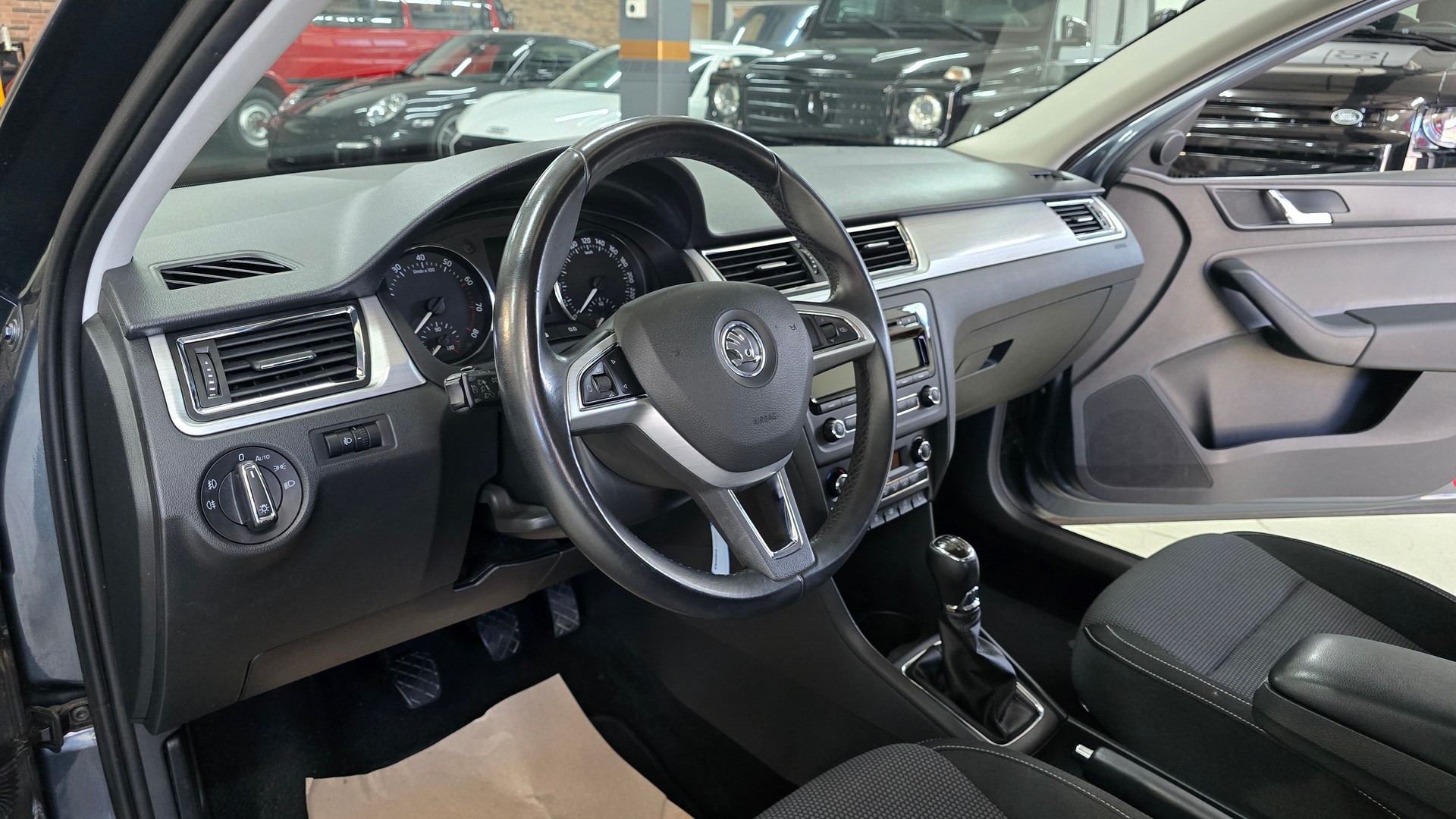 SKODA Rapid Spaceback 1.2 TSI Elegance-image-17