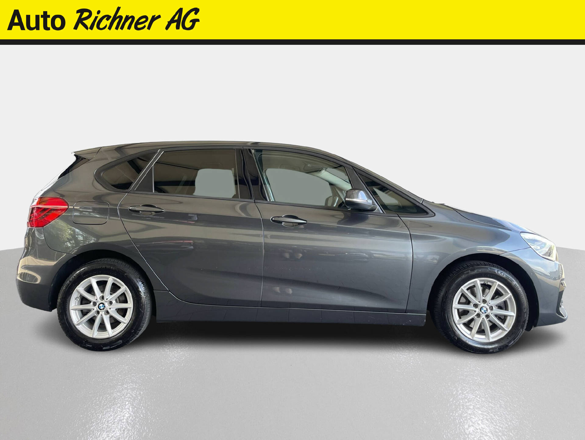 BMW 216d Active Tourer-showroom-element-2
