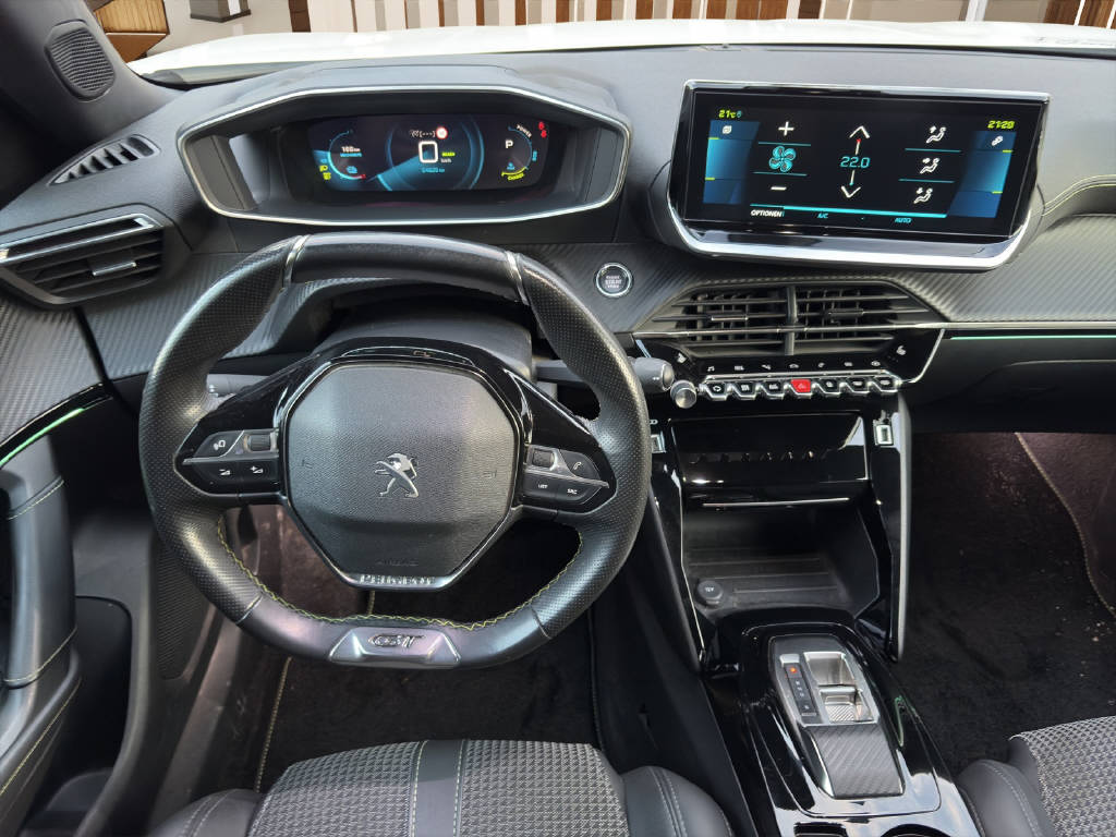 PEUGEOT 2008 e-GT-image-9