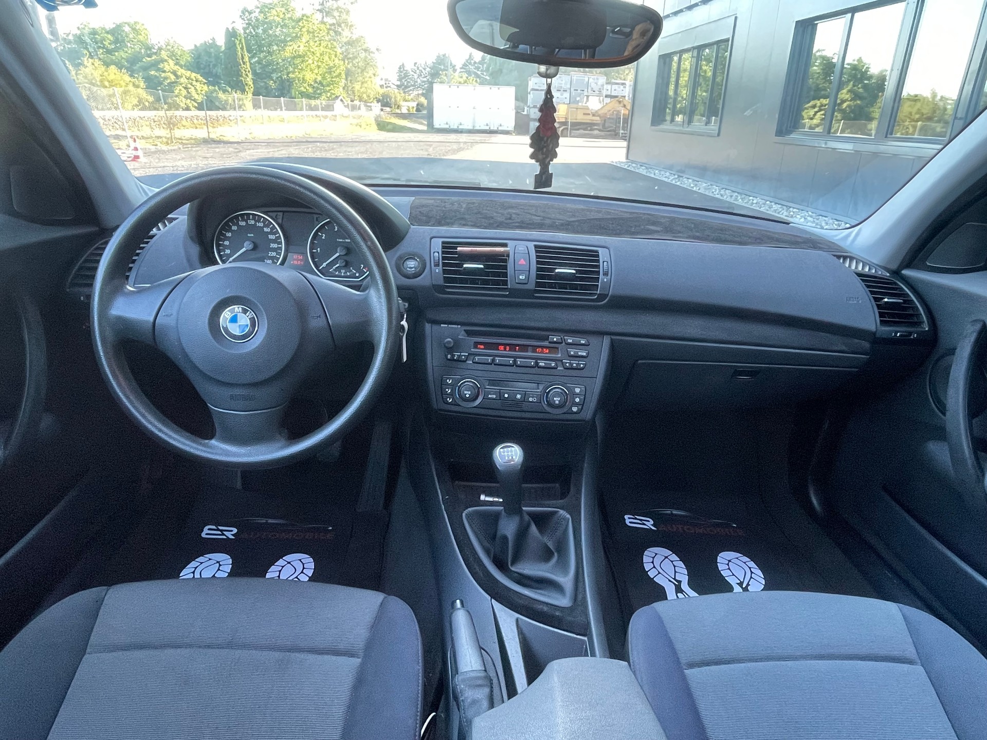BMW 116i-image-7