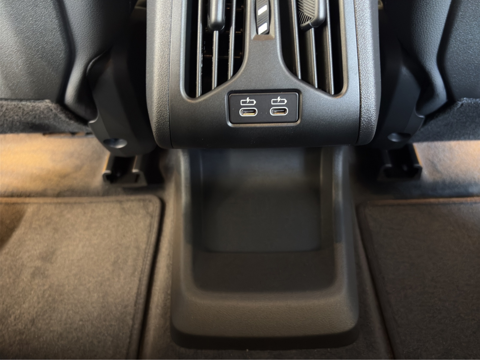 BMW 230e xDrive Active Tourer-image-14