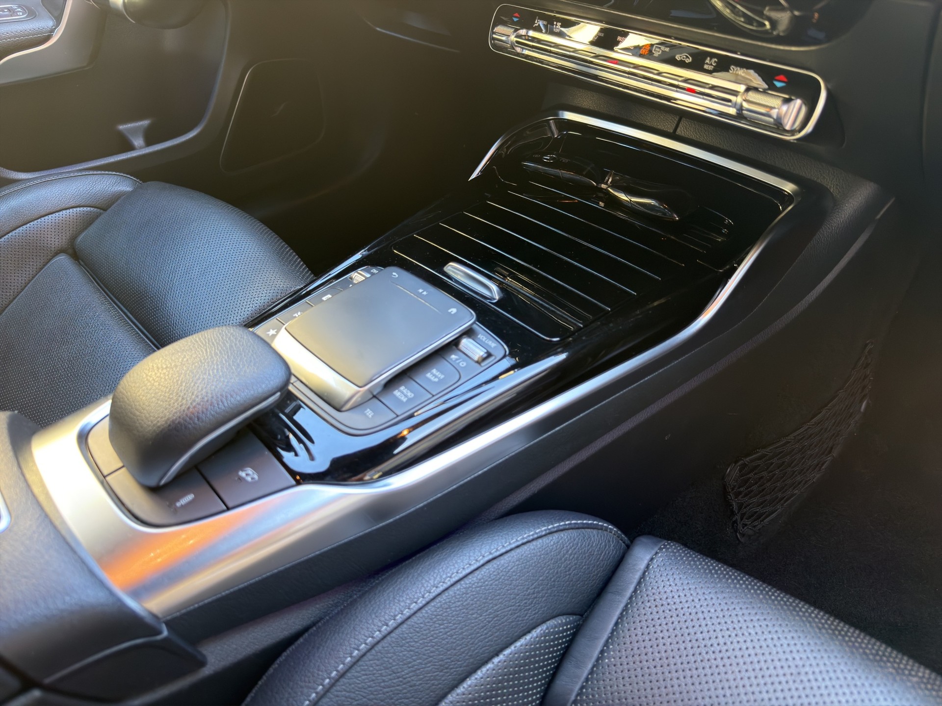 MERCEDES-BENZ A 45 S AMG 4Matic+ Speedshift-image-17