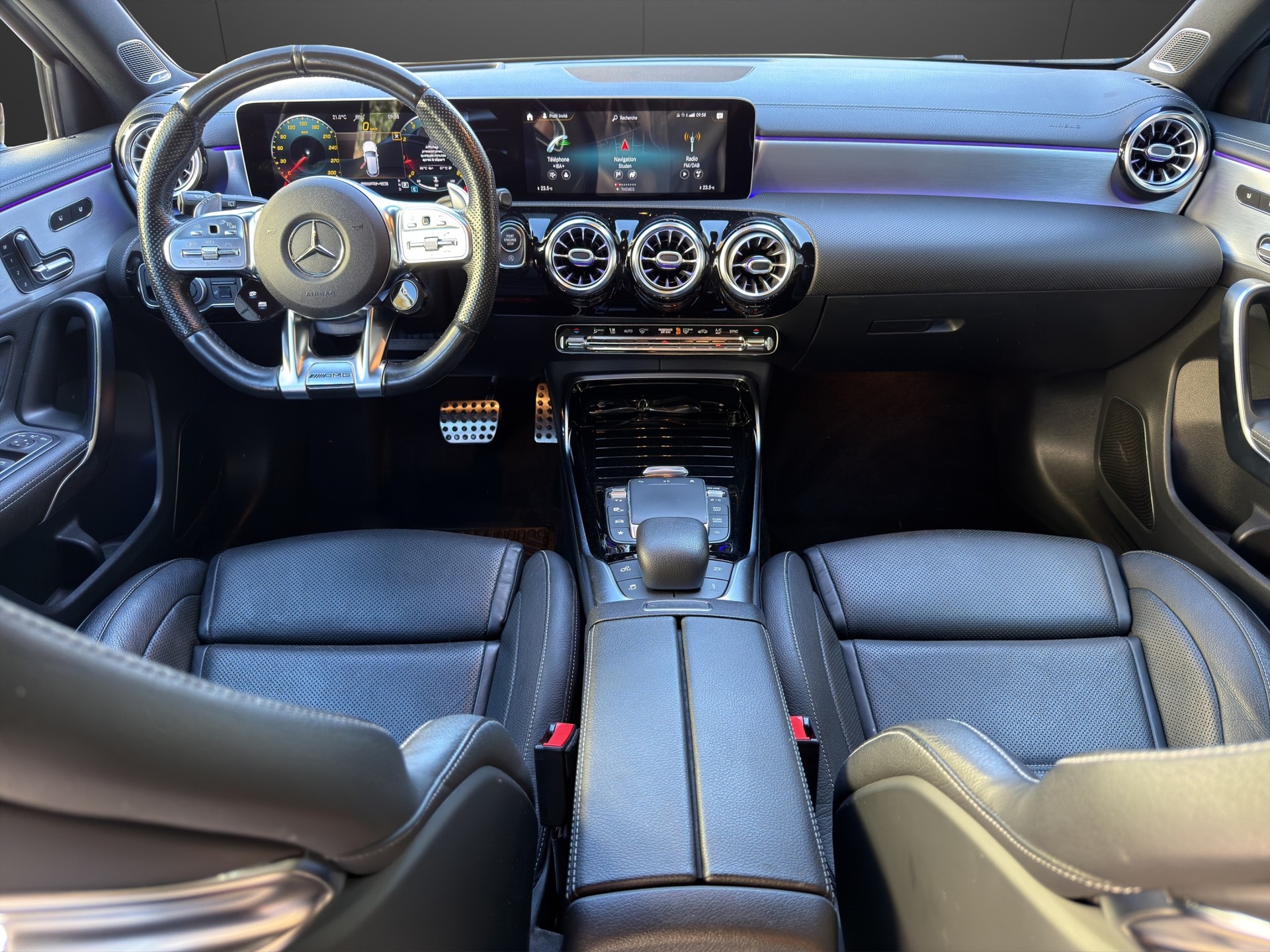 MERCEDES-BENZ A 45 S AMG 4Matic+ Speedshift-image-10