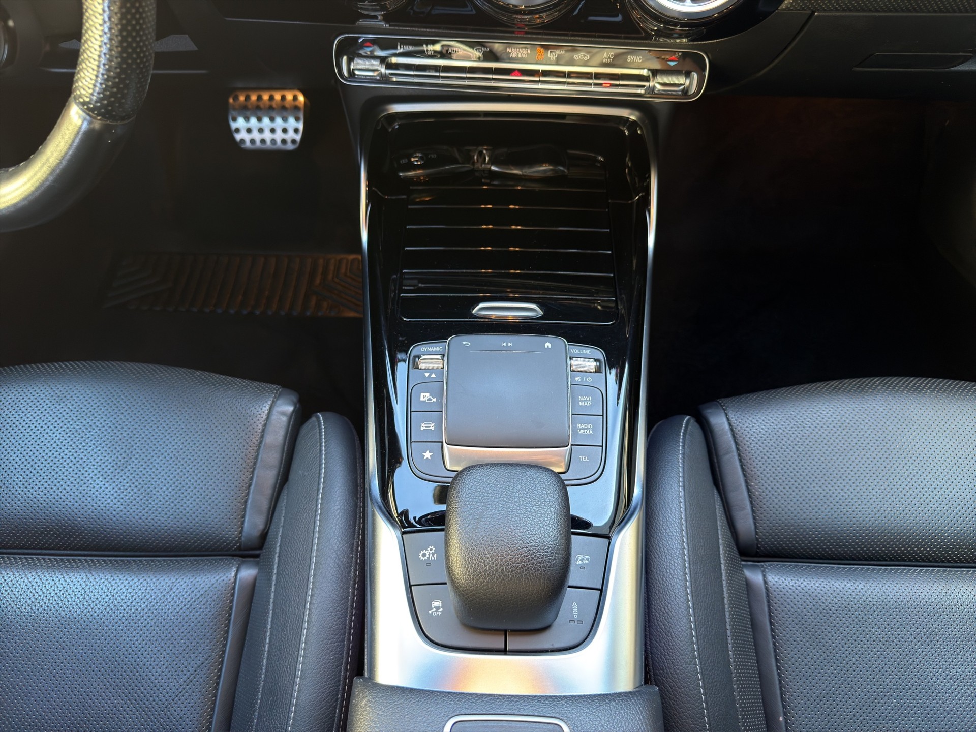 MERCEDES-BENZ A 45 S AMG 4Matic+ Speedshift-image-15