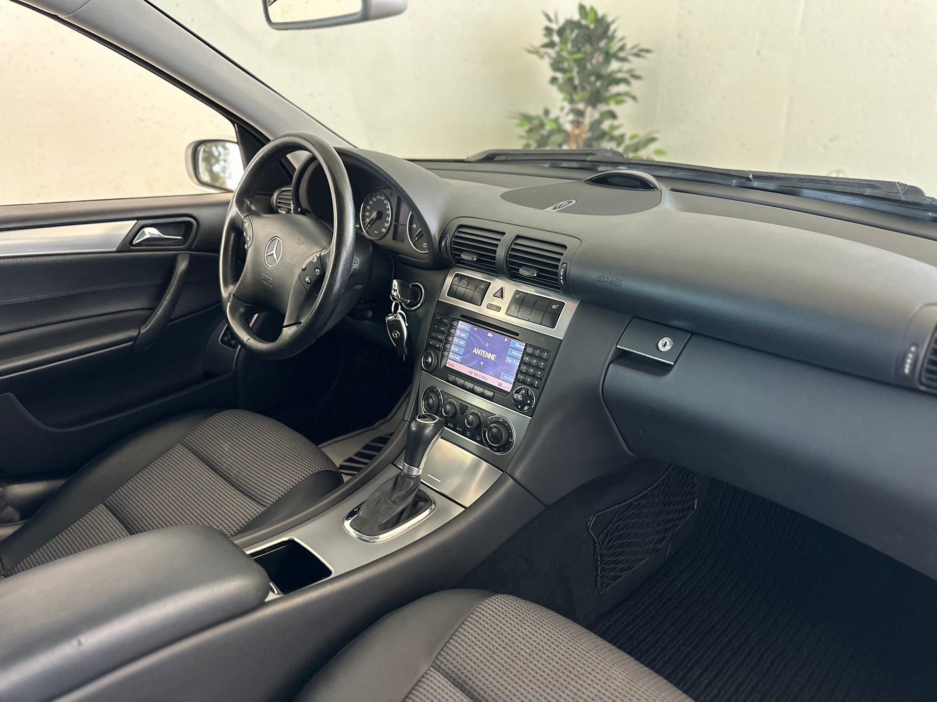MERCEDES-BENZ C 230 Avantgarde-image-11