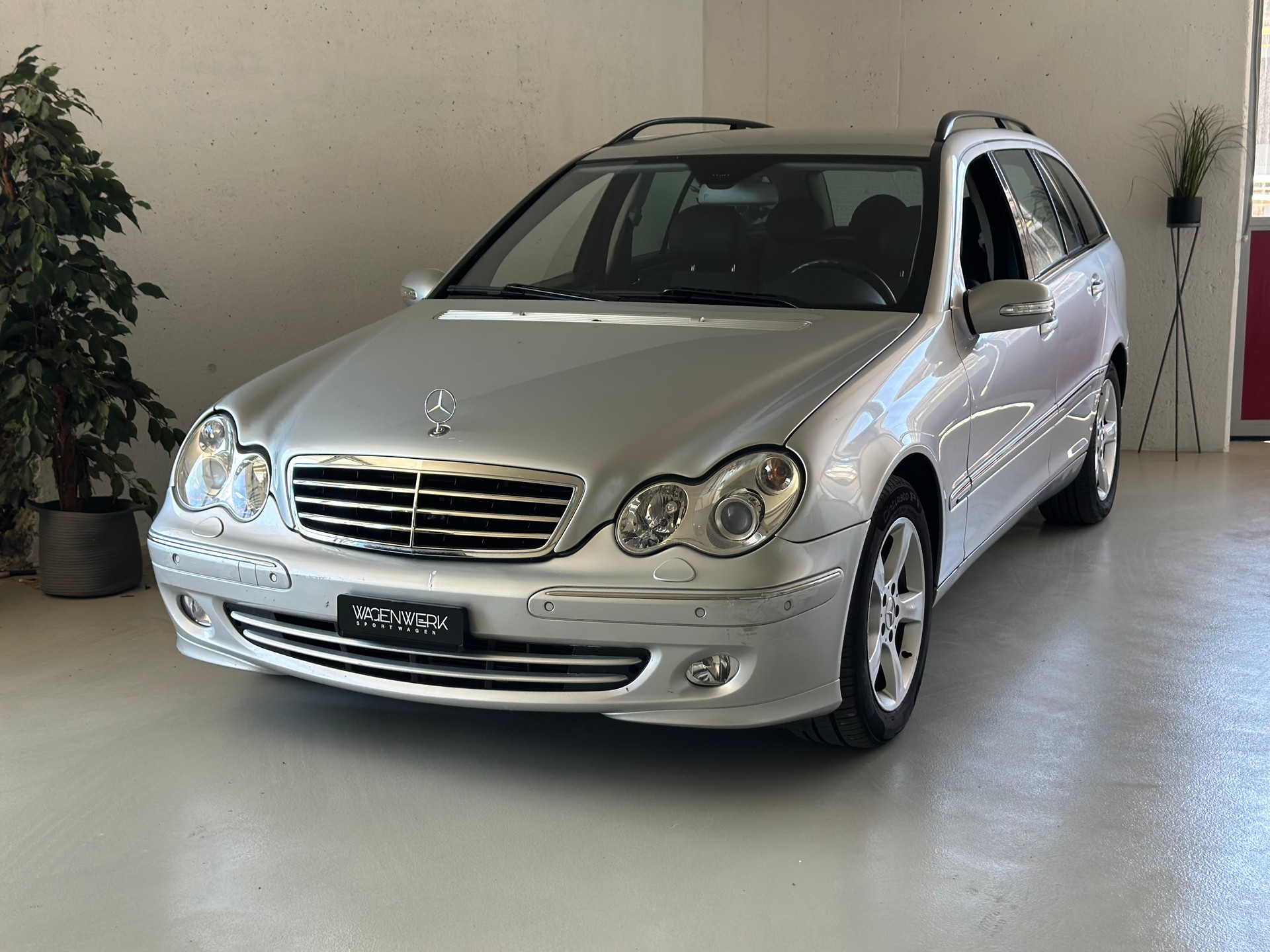 MERCEDES-BENZ C 230 Avantgarde-showroom-element-2