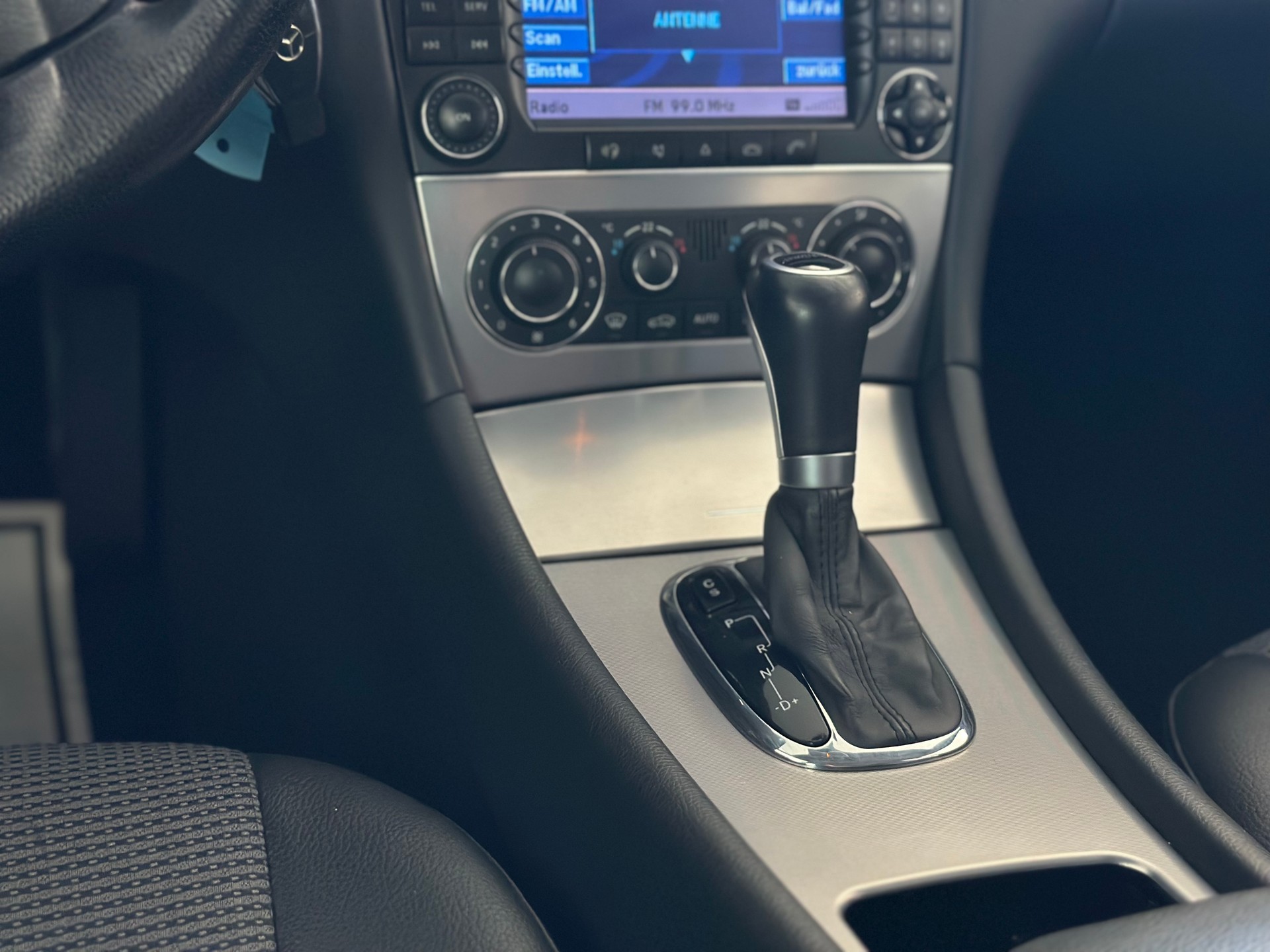 MERCEDES-BENZ C 230 Avantgarde-image-15