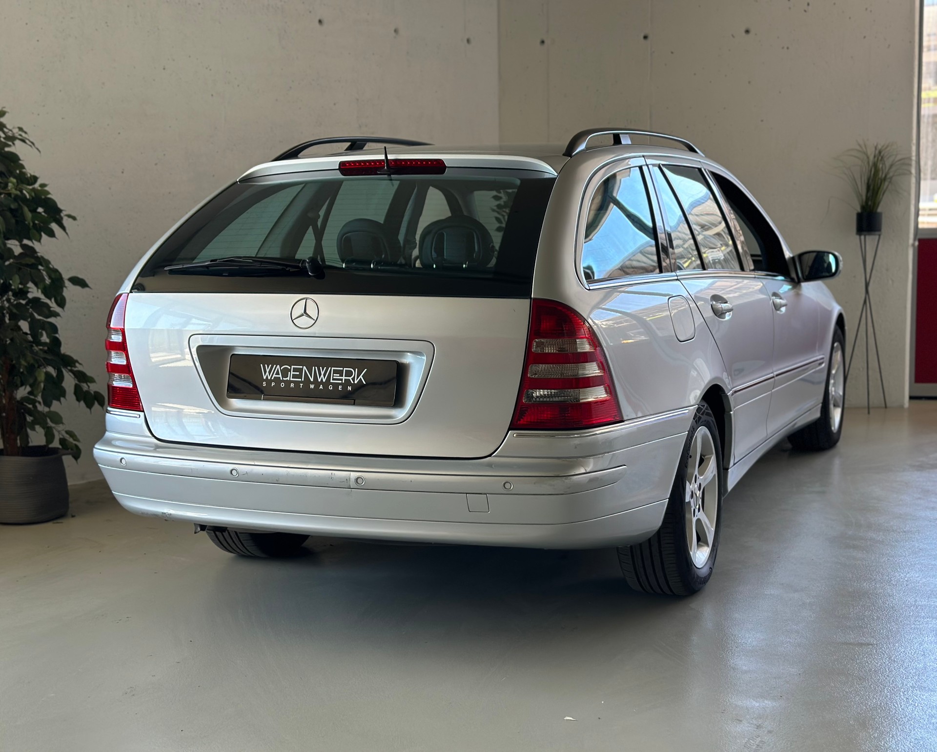 MERCEDES-BENZ C 230 Avantgarde-image-4