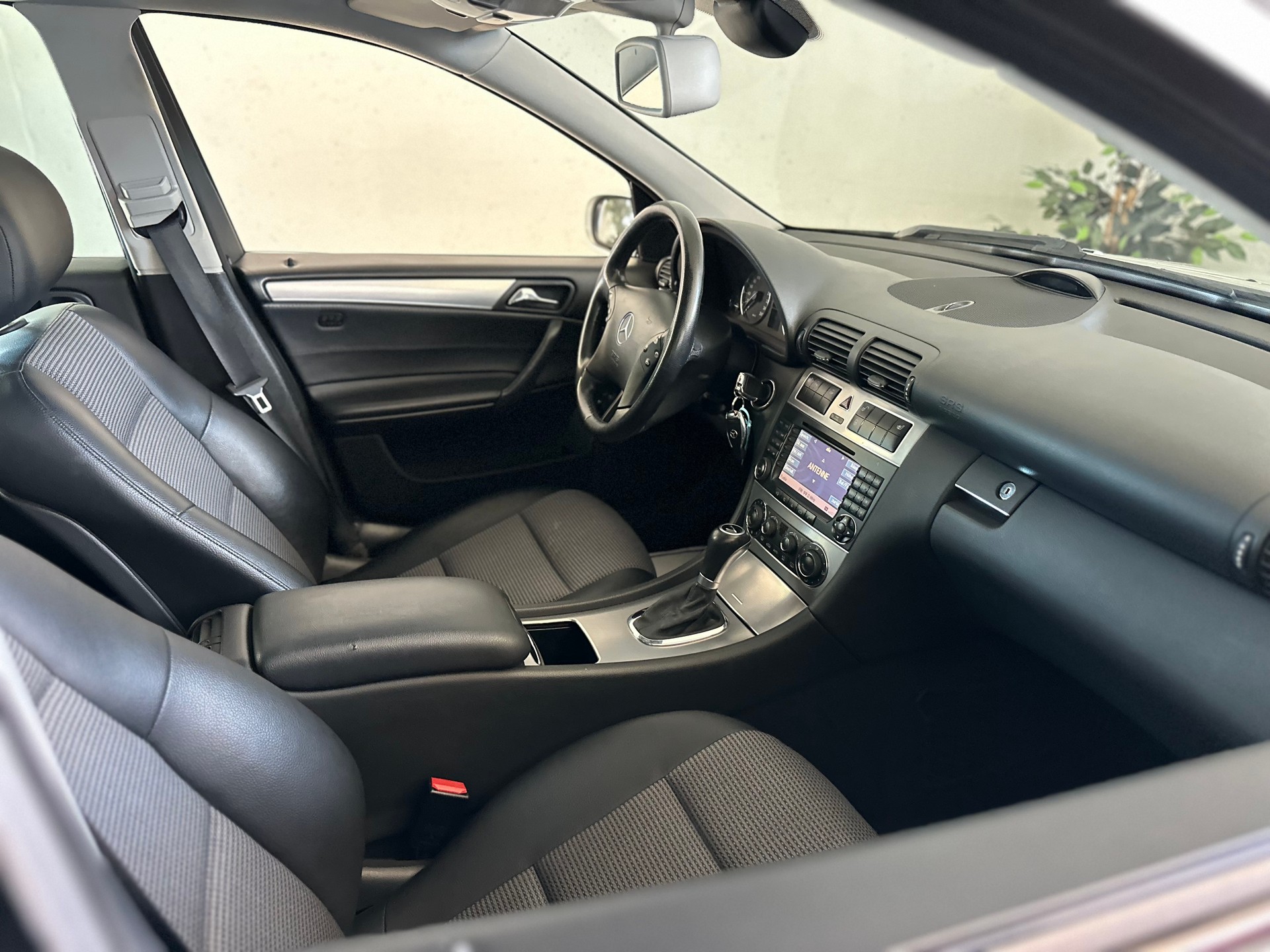 MERCEDES-BENZ C 230 Avantgarde-image-9