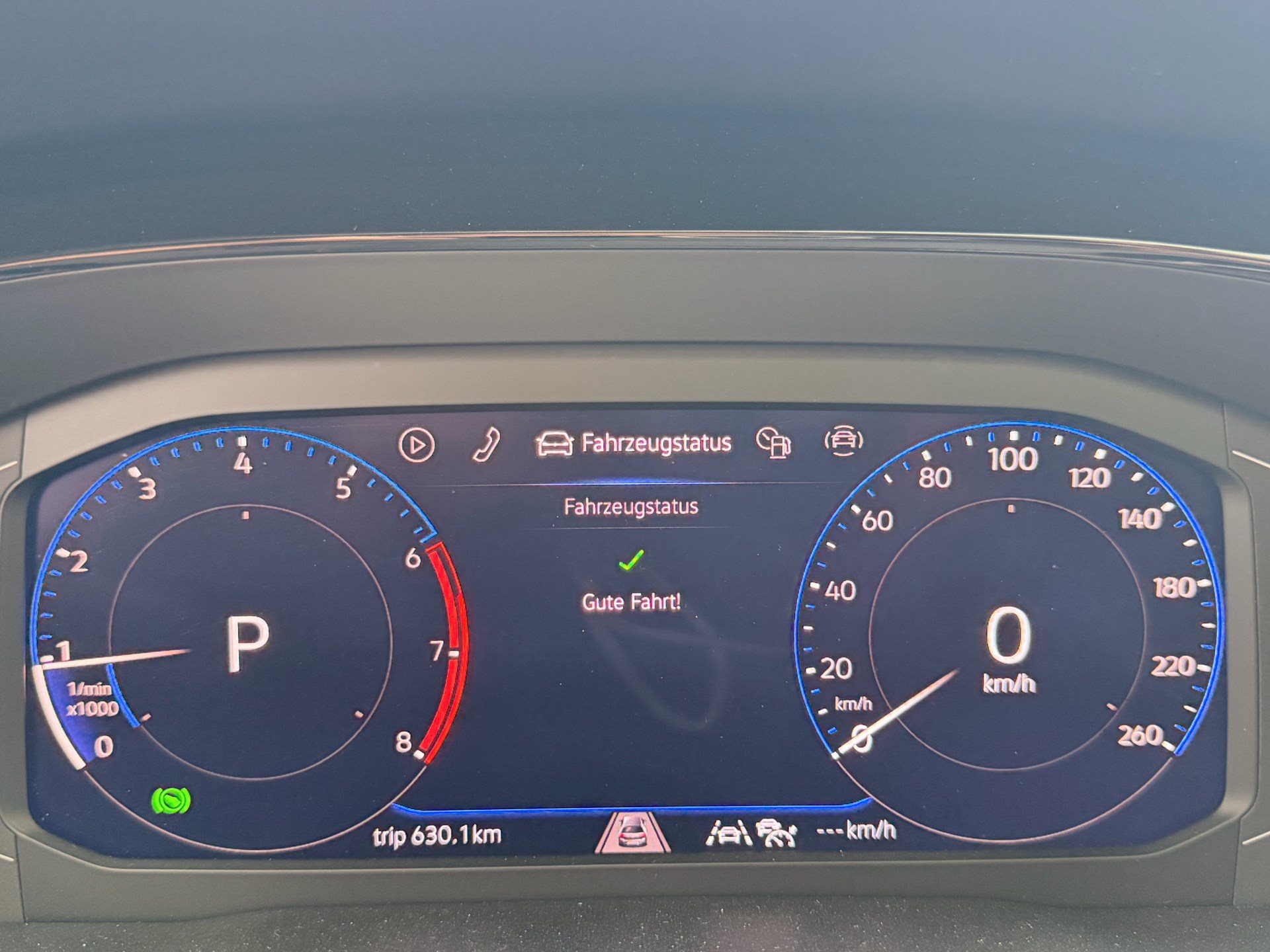 VW Touran 1.5 TSI Highline R-LINE *** TOPAUSGESTATTETER FAMILIENWAGEN ***-image-10