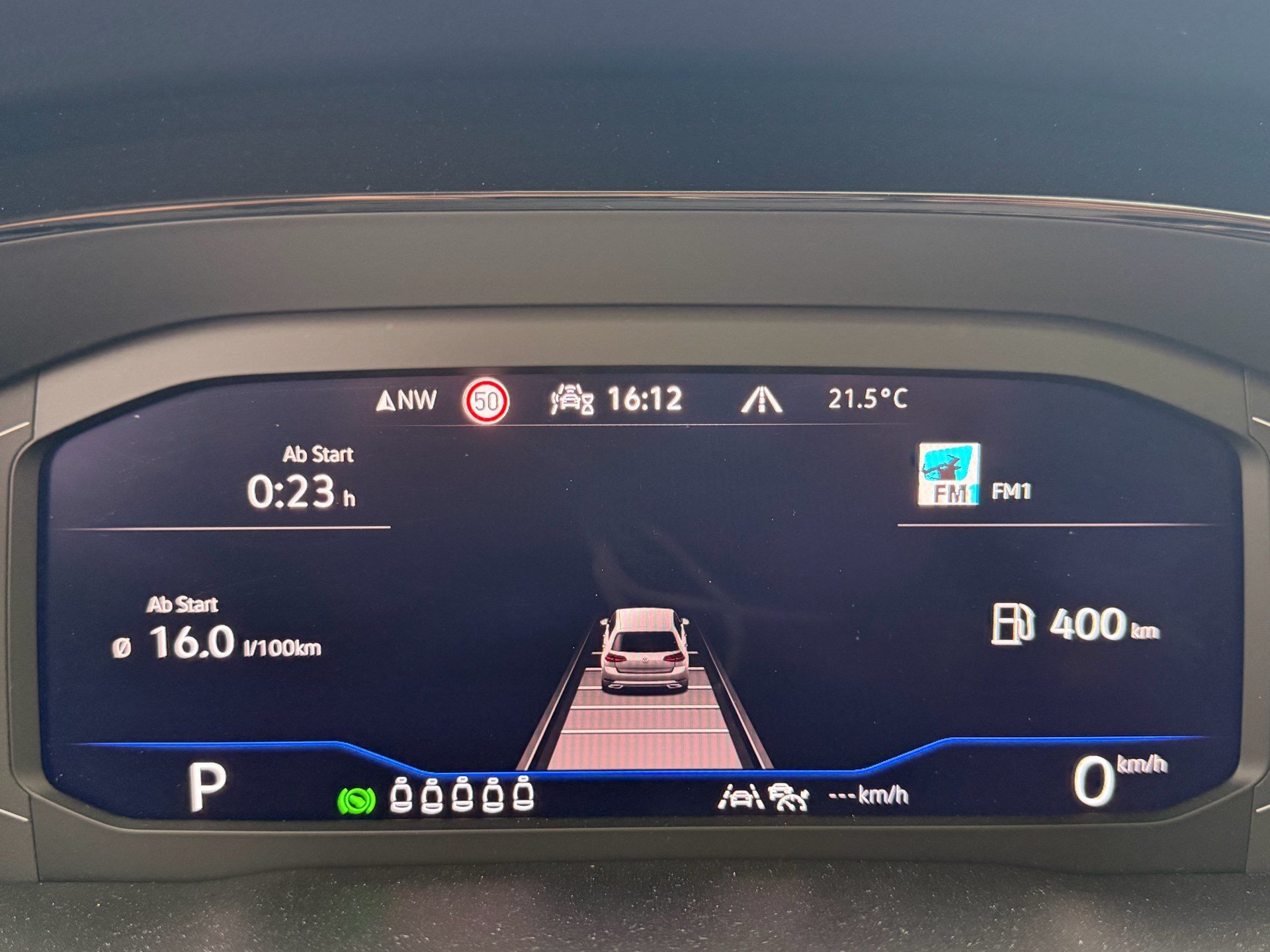 VW Touran 1.5 TSI Highline R-LINE *** TOPAUSGESTATTETER FAMILIENWAGEN ***-image-9
