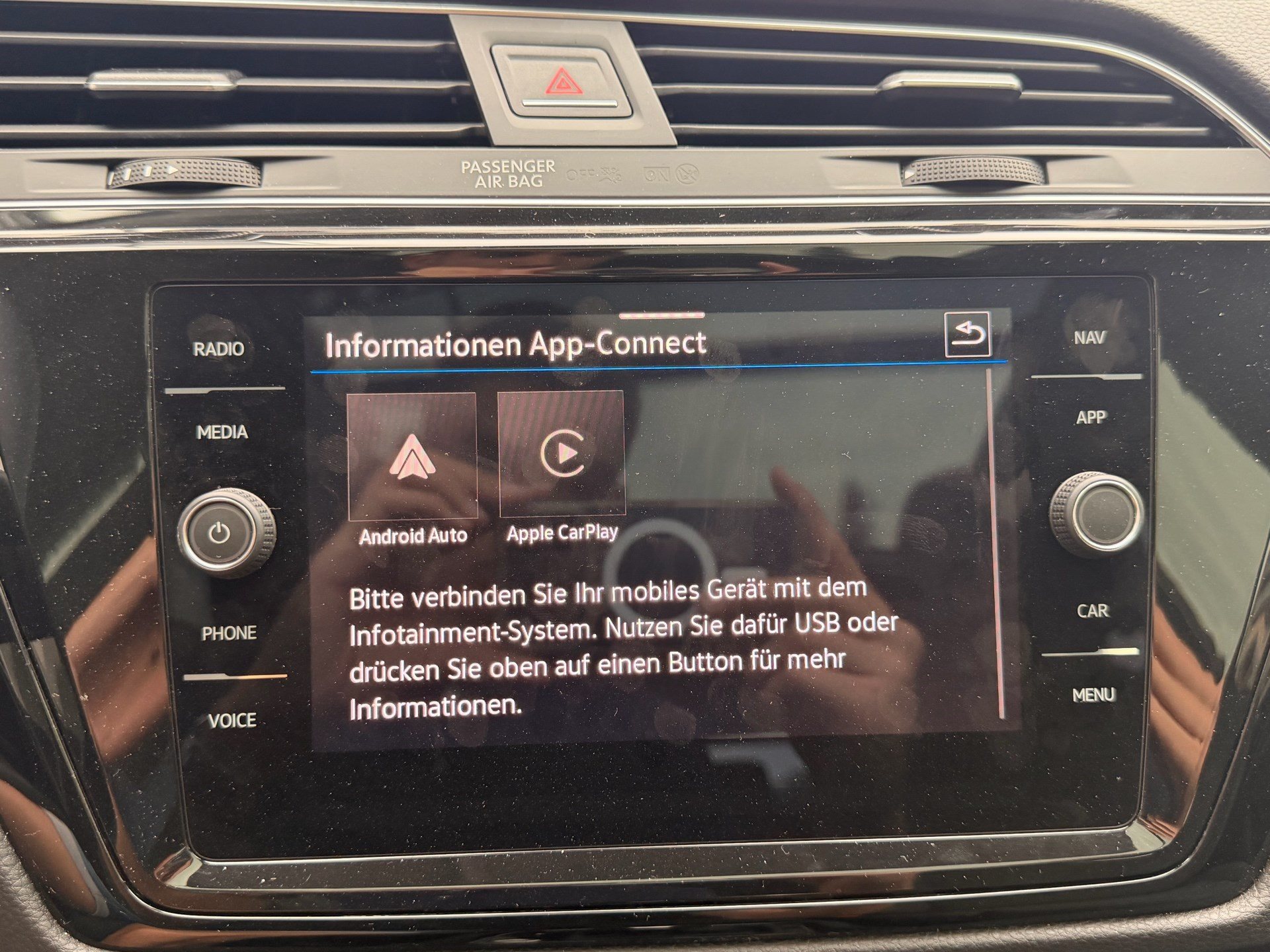 VW Touran 1.5 TSI Highline R-LINE *** TOPAUSGESTATTETER FAMILIENWAGEN ***-image-17