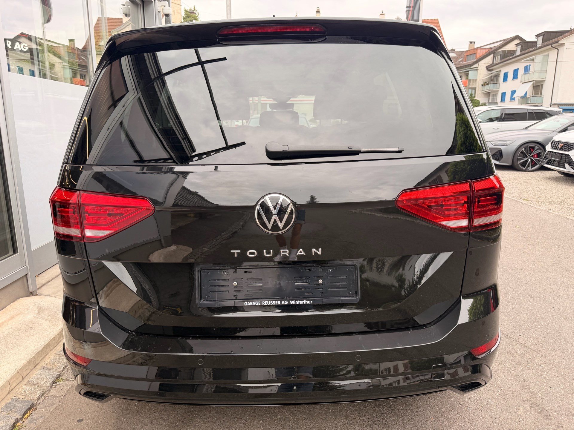 VW Touran 1.5 TSI Highline R-LINE *** TOPAUSGESTATTETER FAMILIENWAGEN ***-image-4