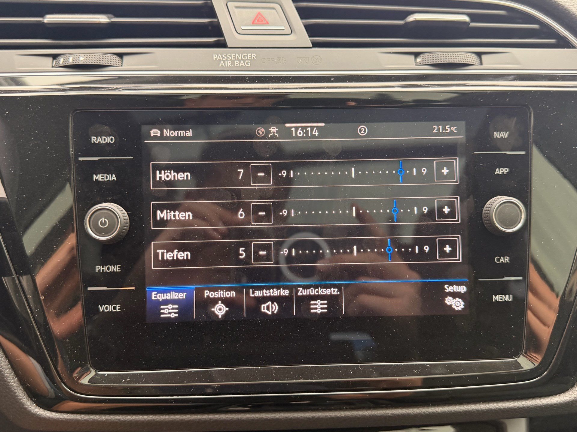 VW Touran 1.5 TSI Highline R-LINE *** TOPAUSGESTATTETER FAMILIENWAGEN ***-image-19