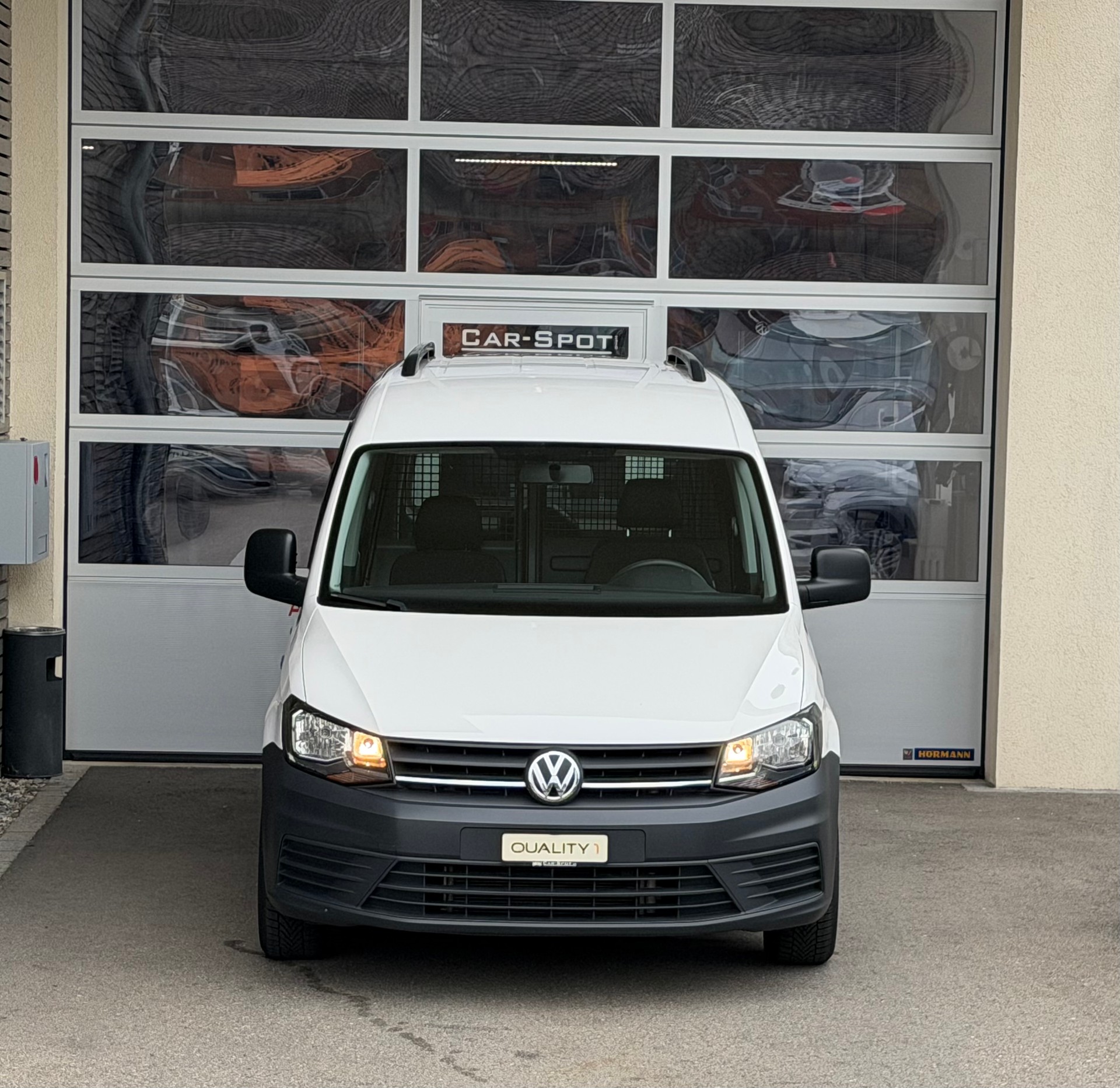 VW Caddy 2.0TDI BlueMotion Technology-showroom-element-1