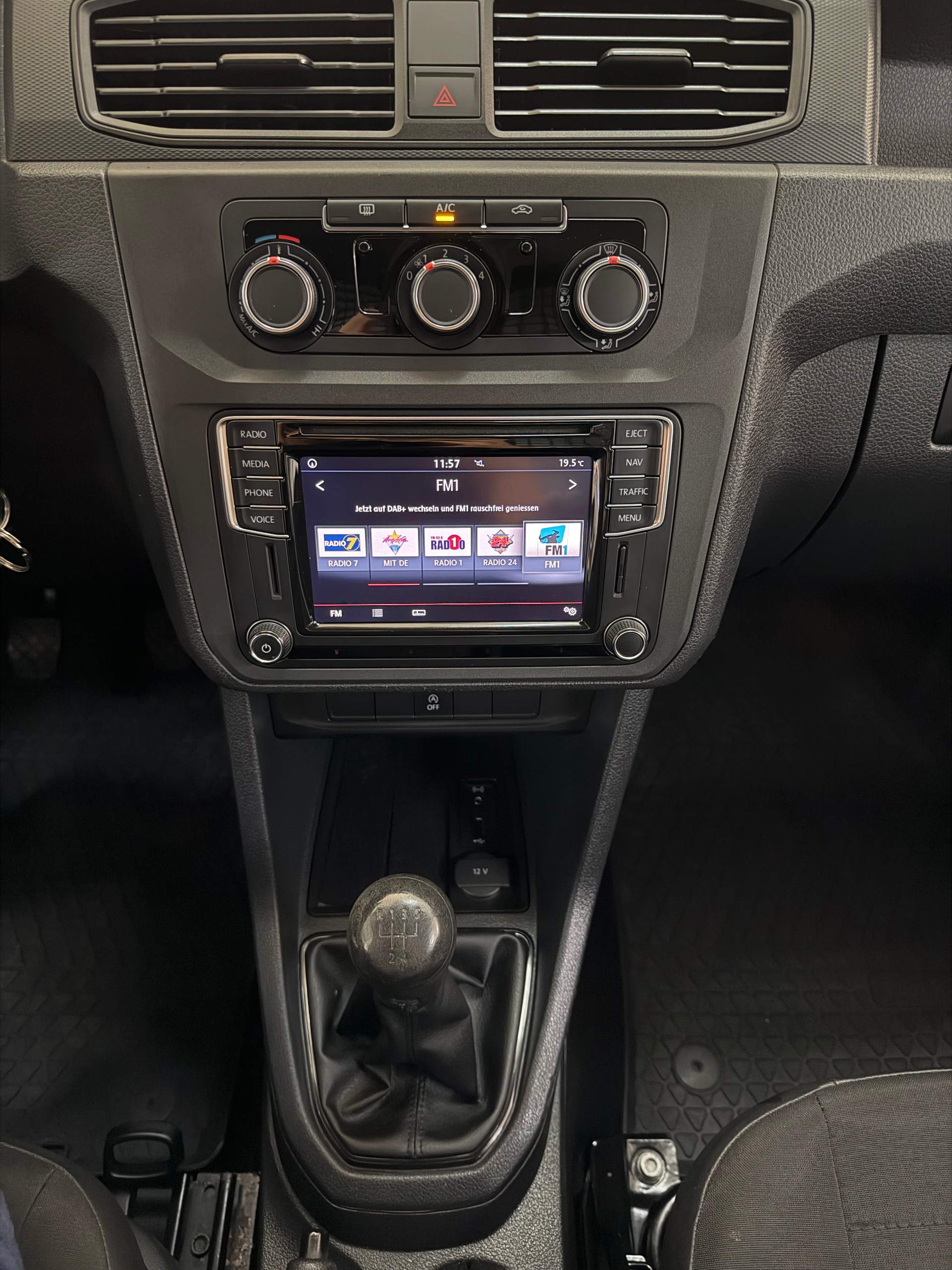 VW Caddy 2.0TDI BlueMotion Technology-image-7