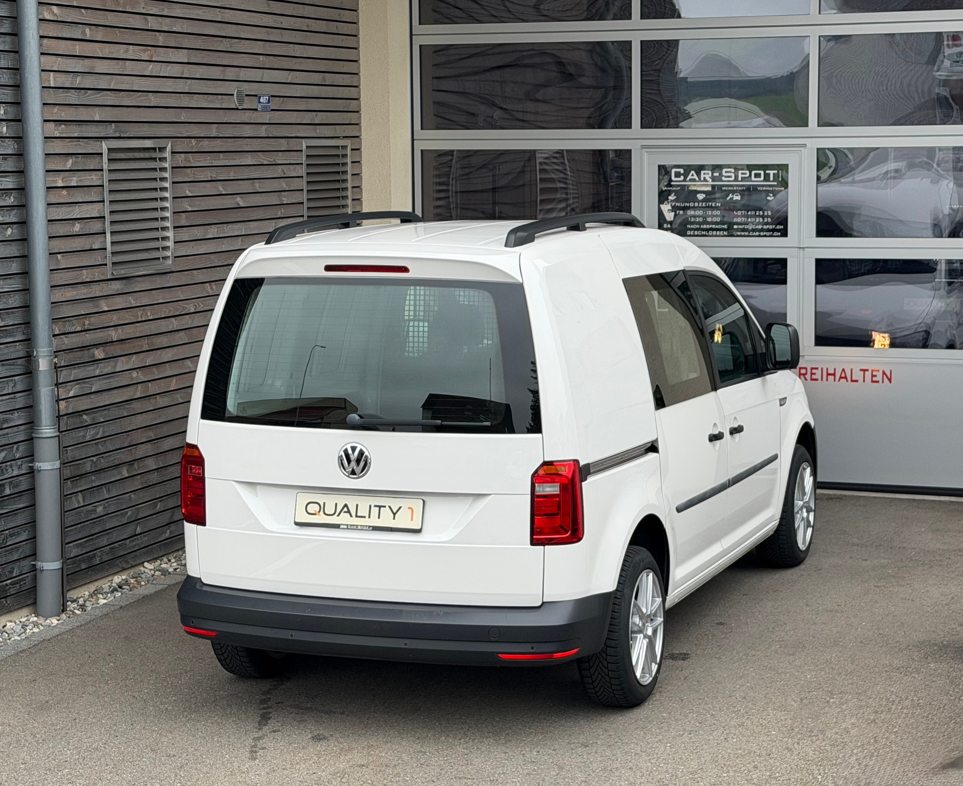 VW Caddy 2.0TDI BlueMotion Technology-showroom-element-3