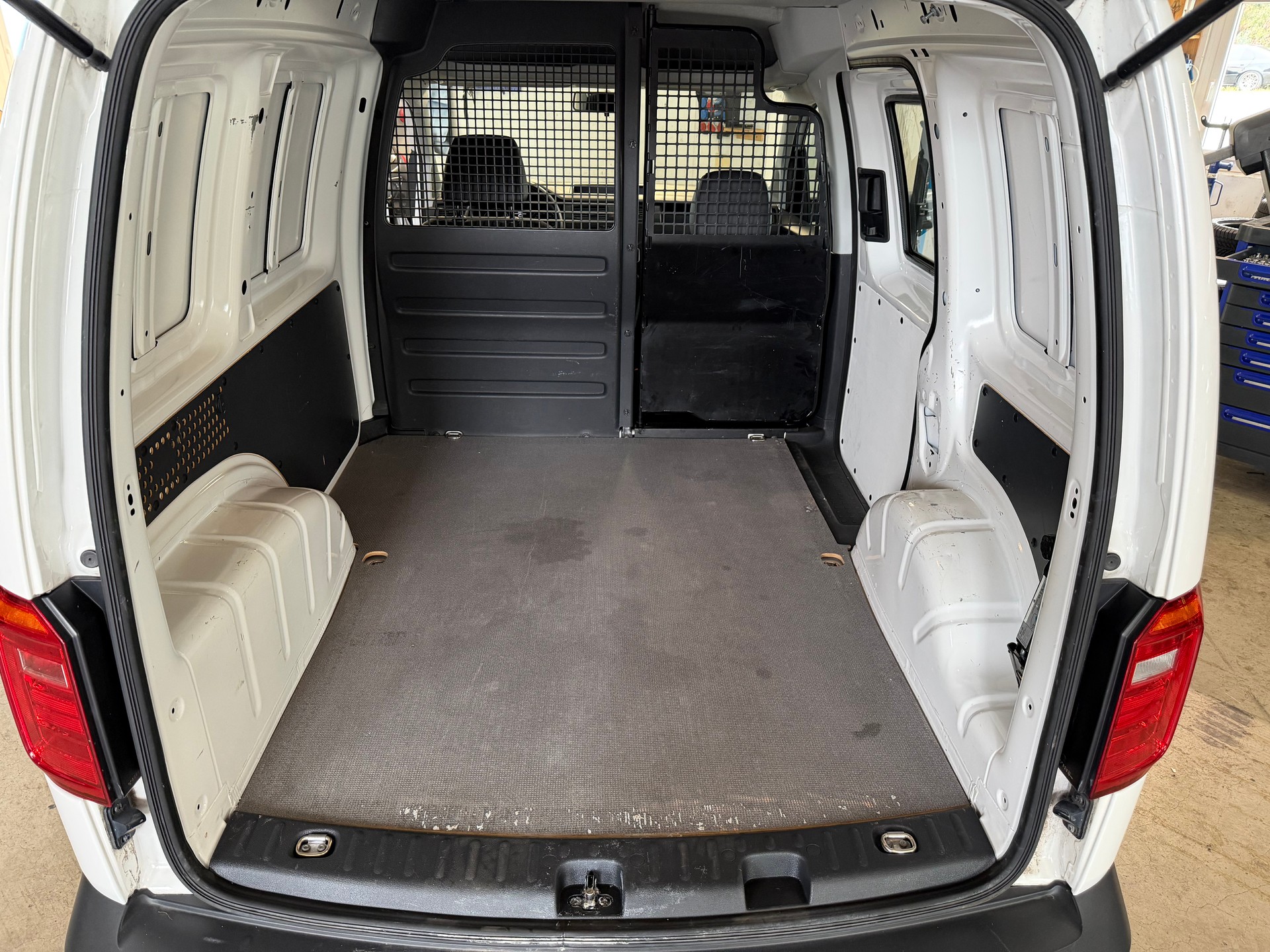 VW Caddy 2.0TDI BlueMotion Technology-image-18