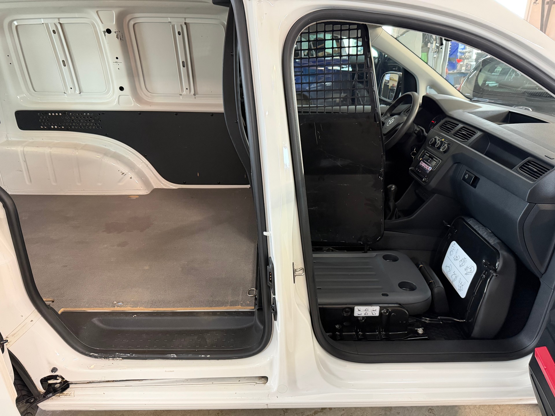 VW Caddy 2.0TDI BlueMotion Technology-image-15