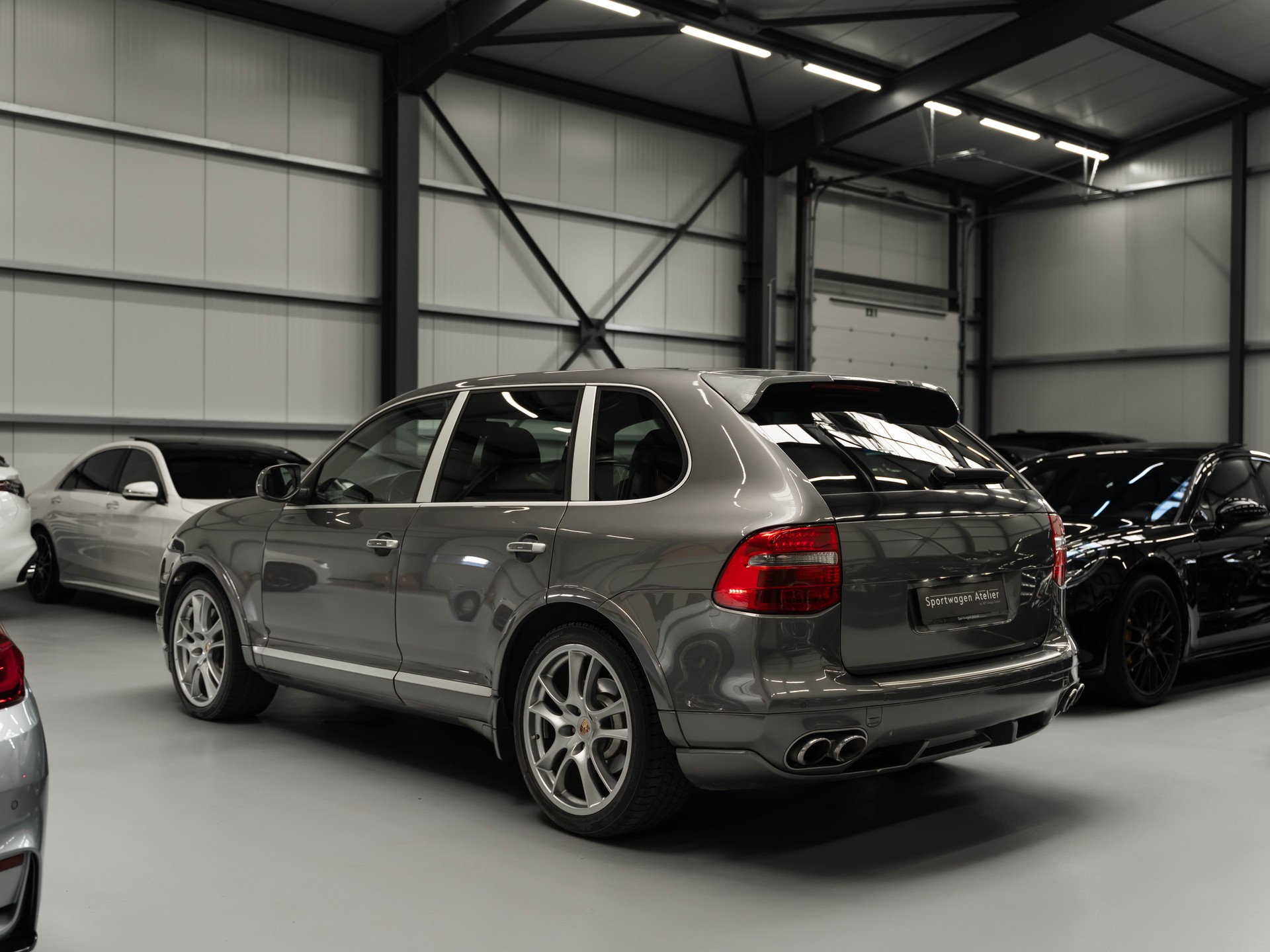 PORSCHE Cayenne S-showroom-element-1