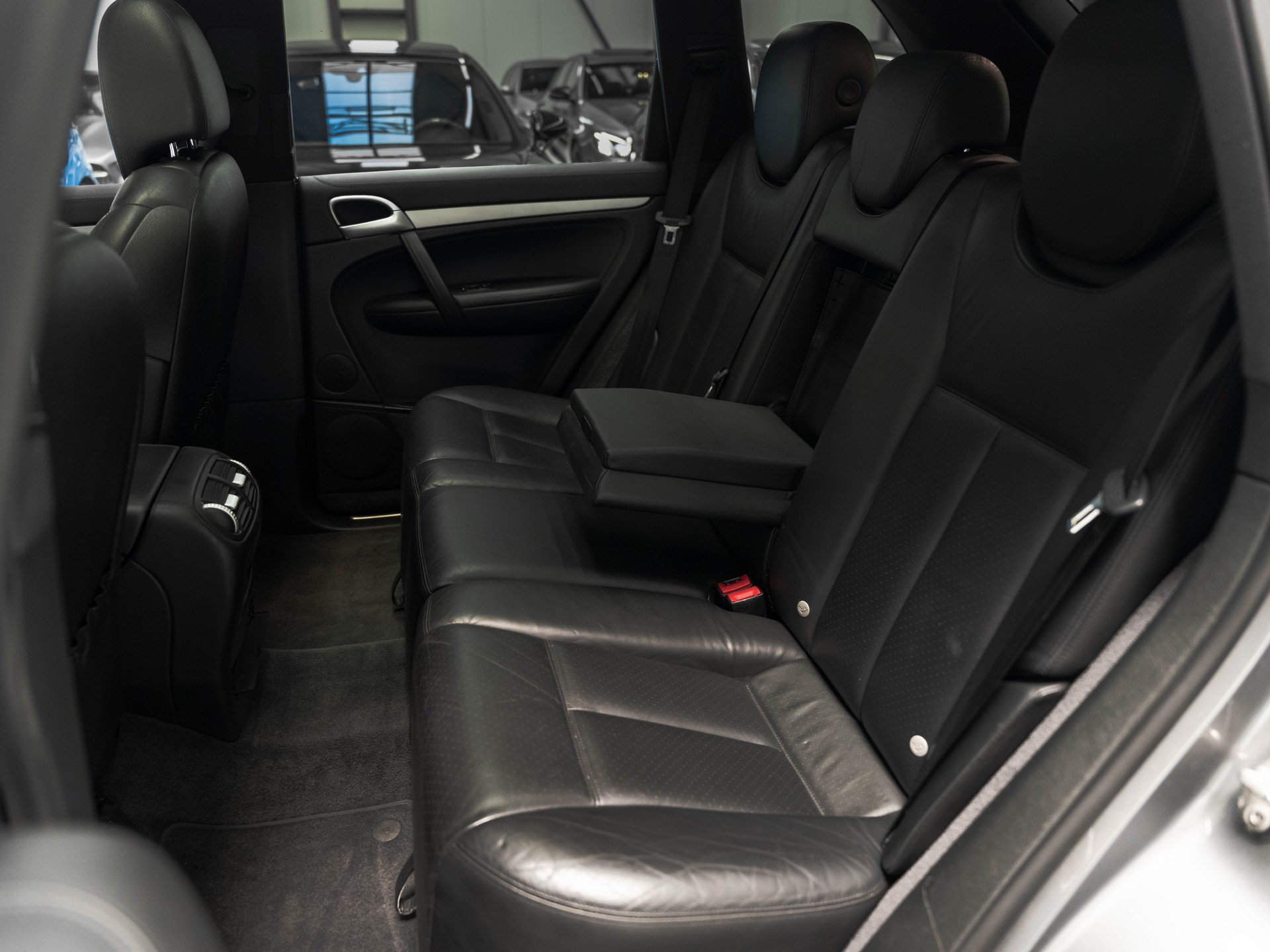 PORSCHE Cayenne S-image-11