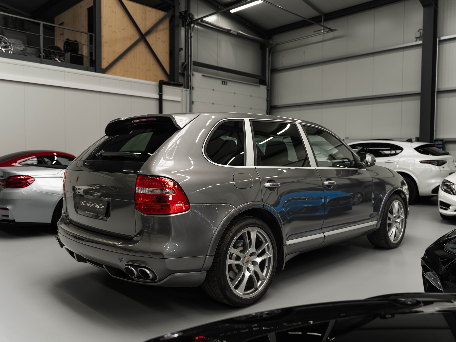 PORSCHE Cayenne S-showroom-element-3