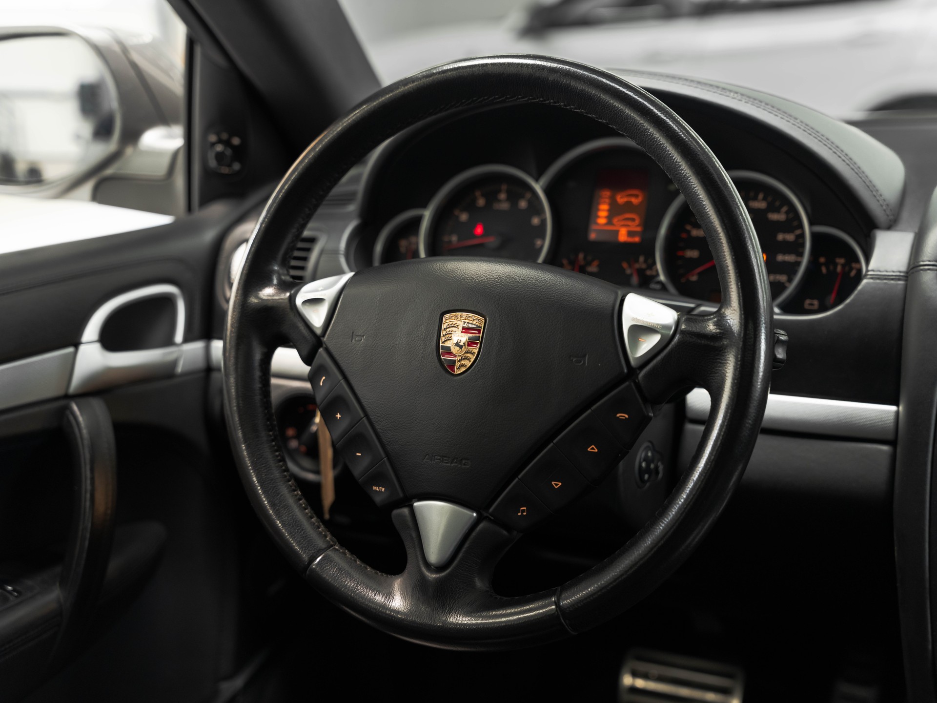 PORSCHE Cayenne S-image-19