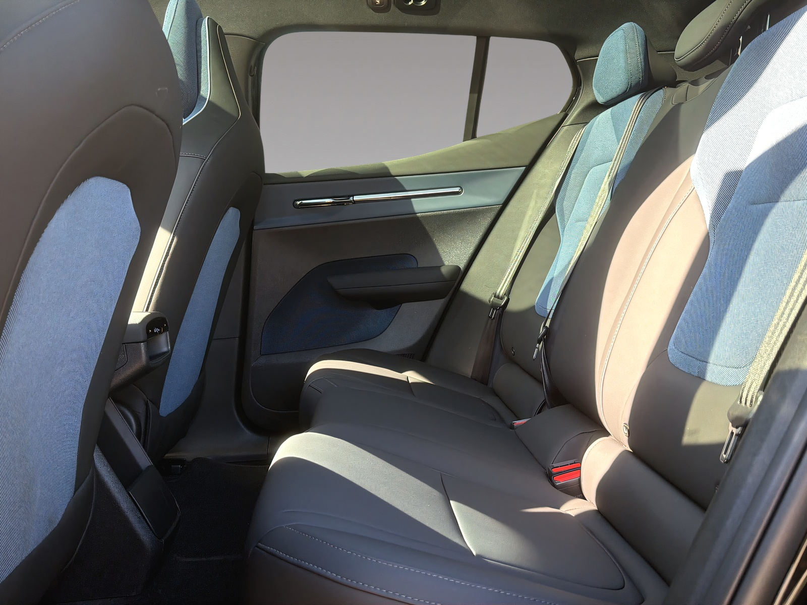VOLVO EX30 E60 Twin Ultra Performance AWD-image-14
