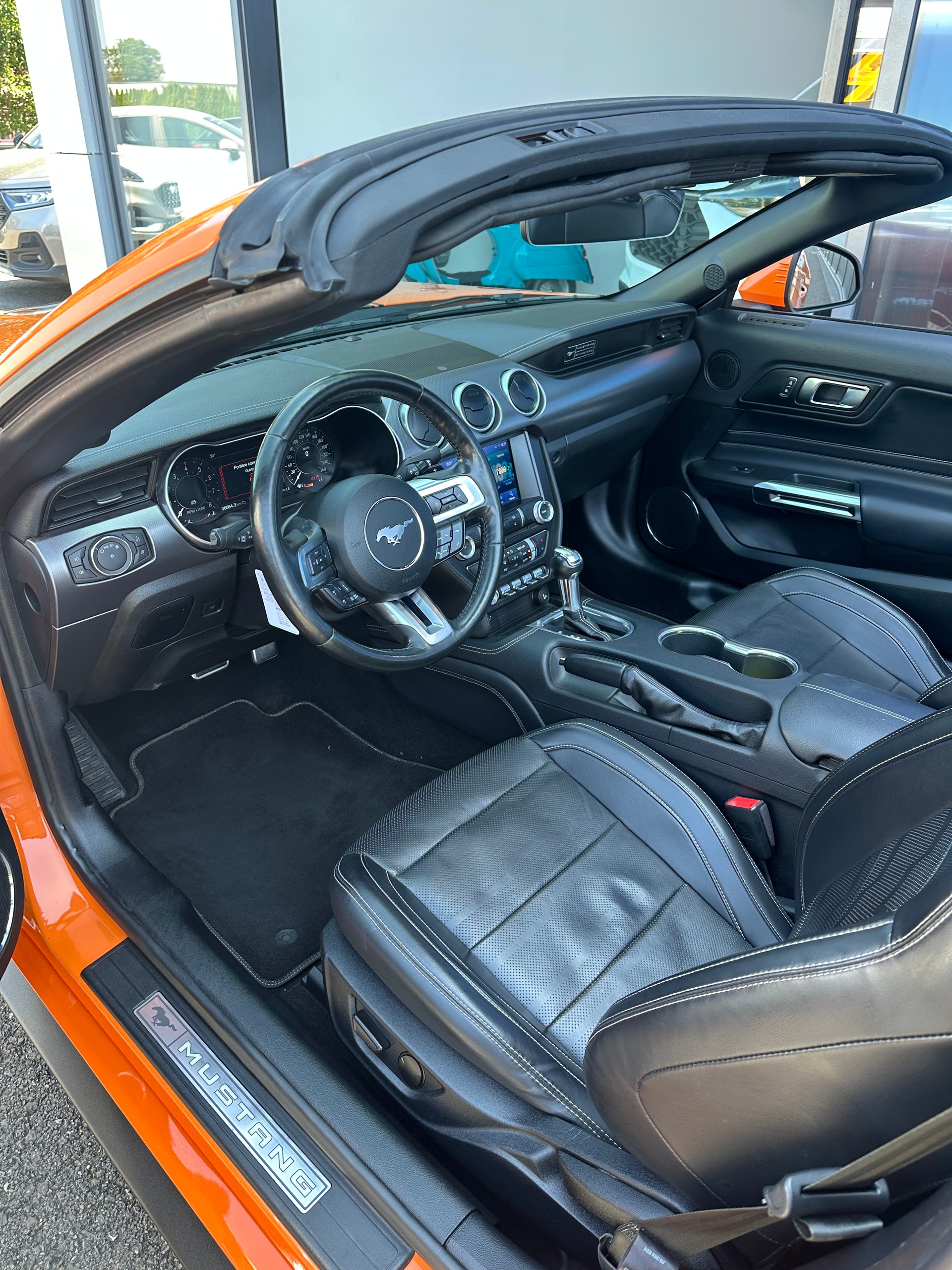 FORD Mustang Convertible 5.0 V8 GT-image-9