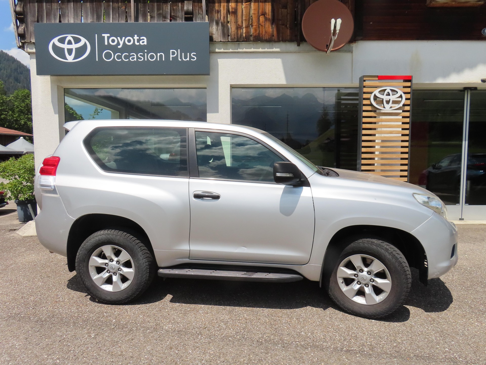 TOYOTA Land Cruiser 3.0 D-4D Linea Luna-showroom-element-2