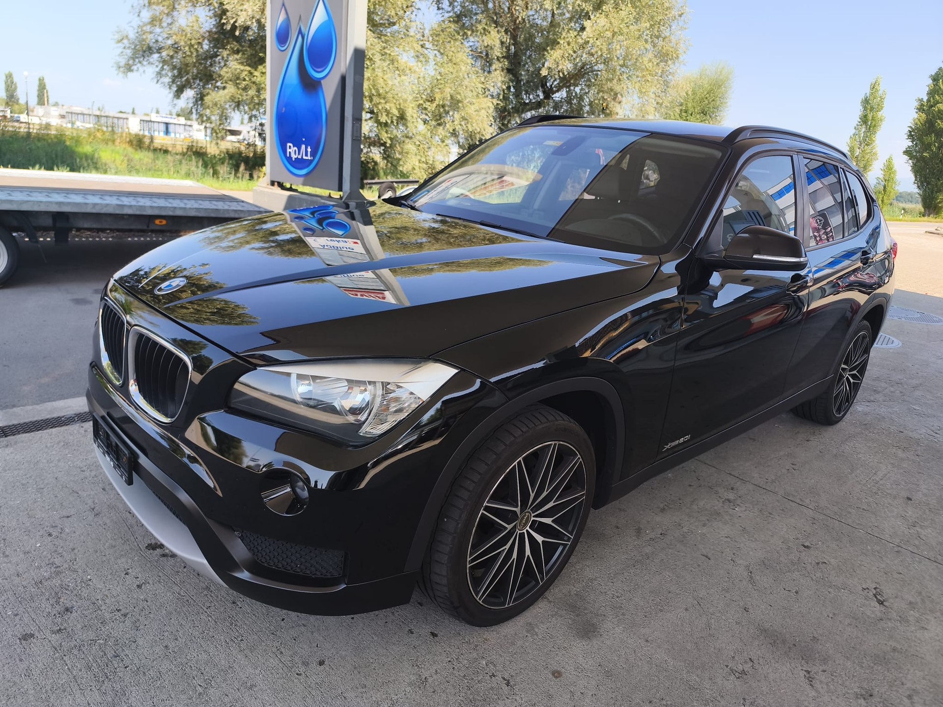 BMW X1 xDrive 20i xLine Steptronic-showroom-element-1