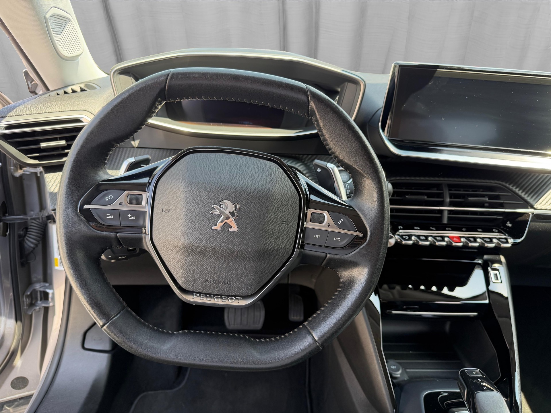 PEUGEOT 2008 1.2 PureTech Allure Pack EAT8-image-10
