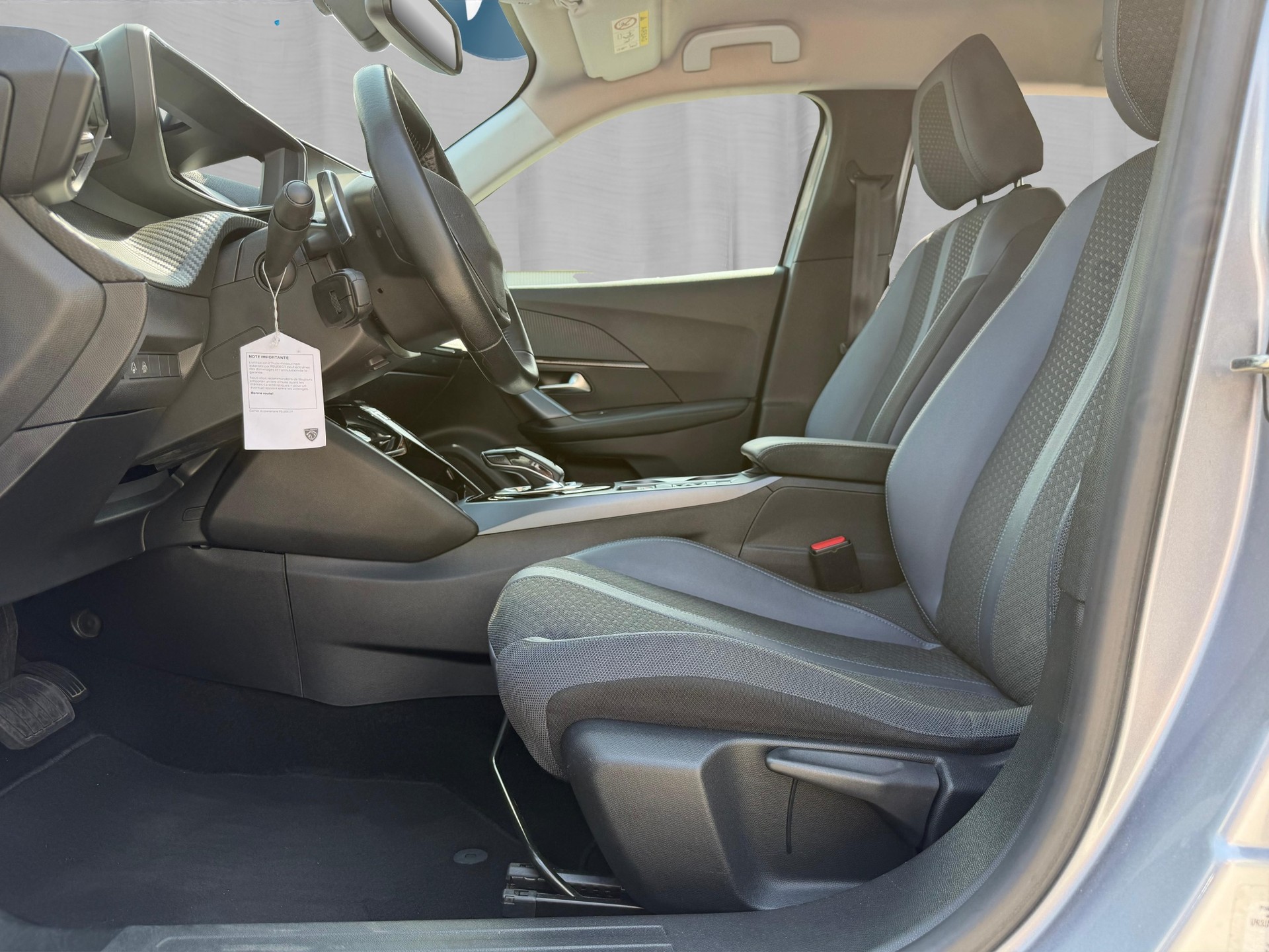 PEUGEOT 2008 1.2 PureTech Allure Pack EAT8-image-11