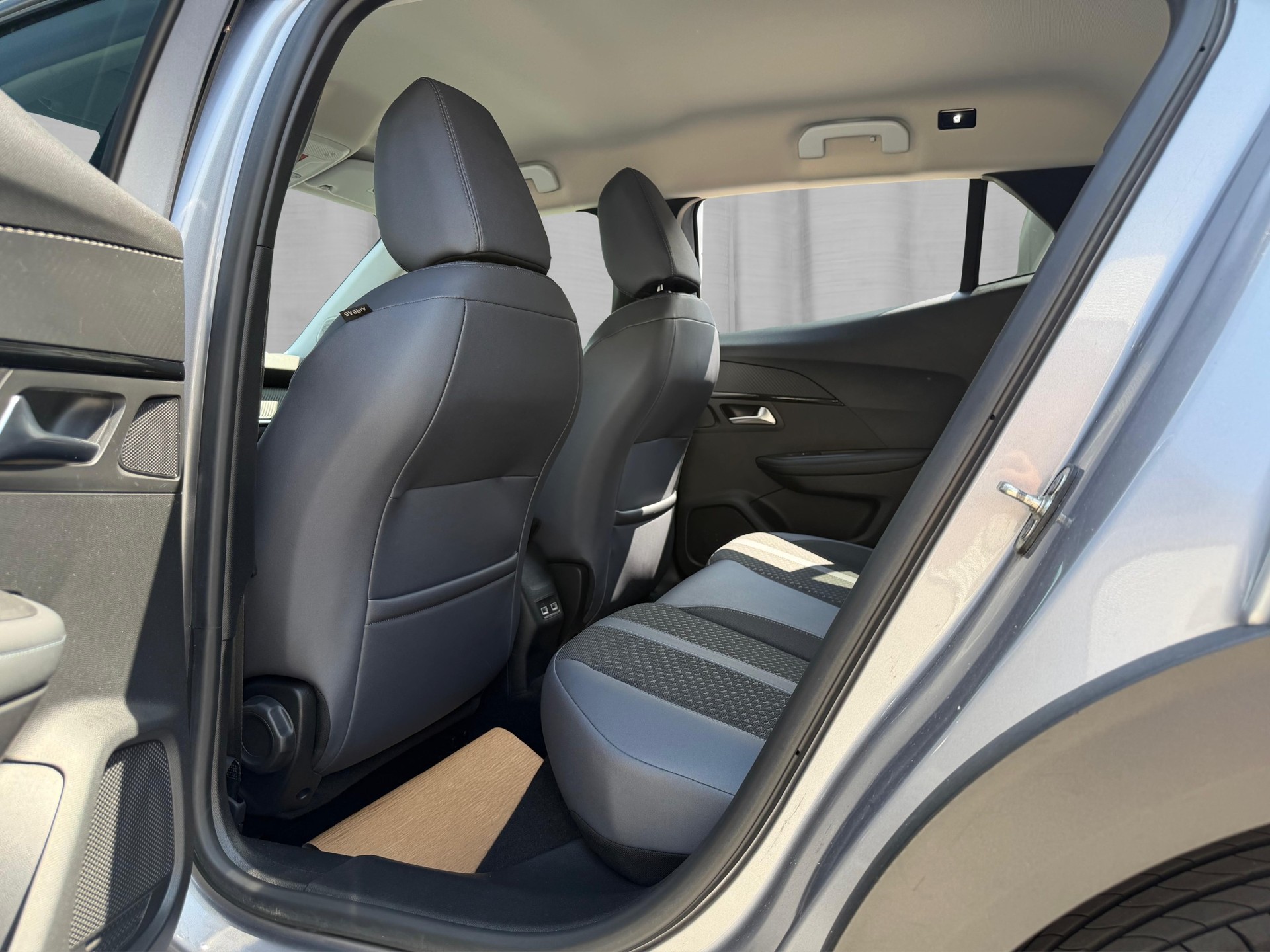 PEUGEOT 2008 1.2 PureTech Allure Pack EAT8-image-12